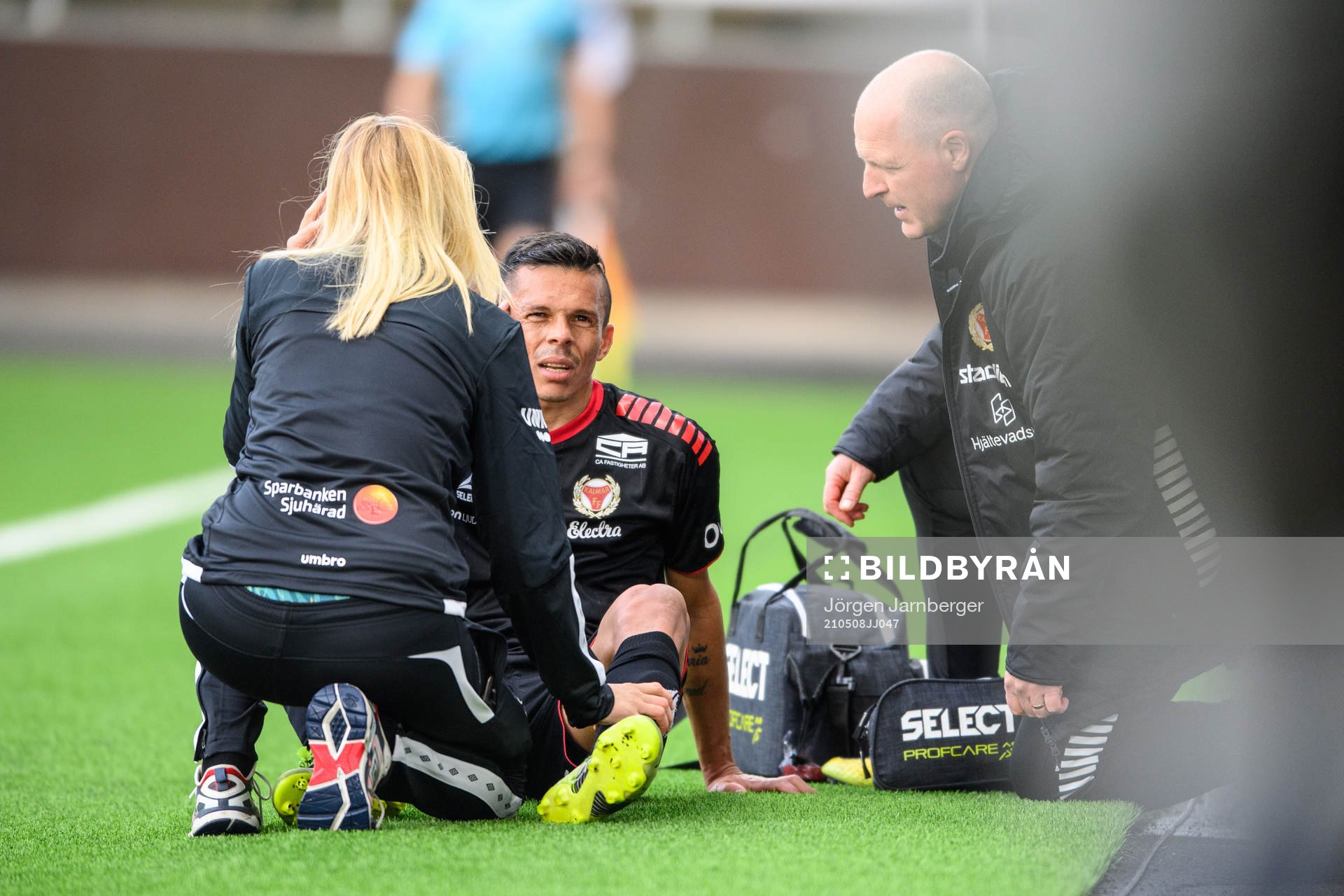 Kalmars Romario Pereira Sipiao får vård