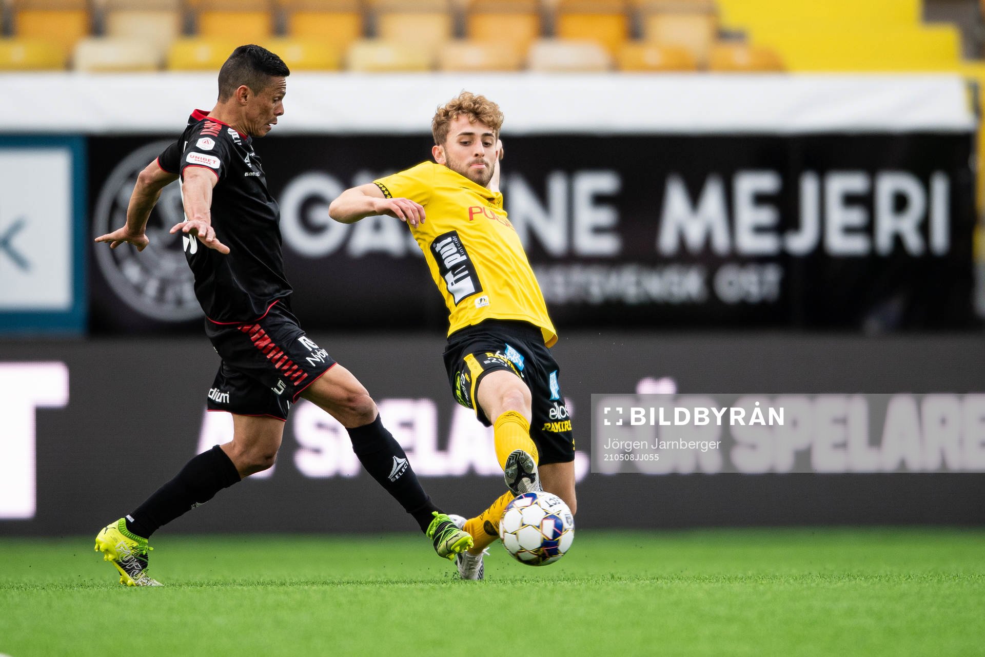 Kalmars Romario Pereira Sipiao och Elfsborgs Jack Cooper