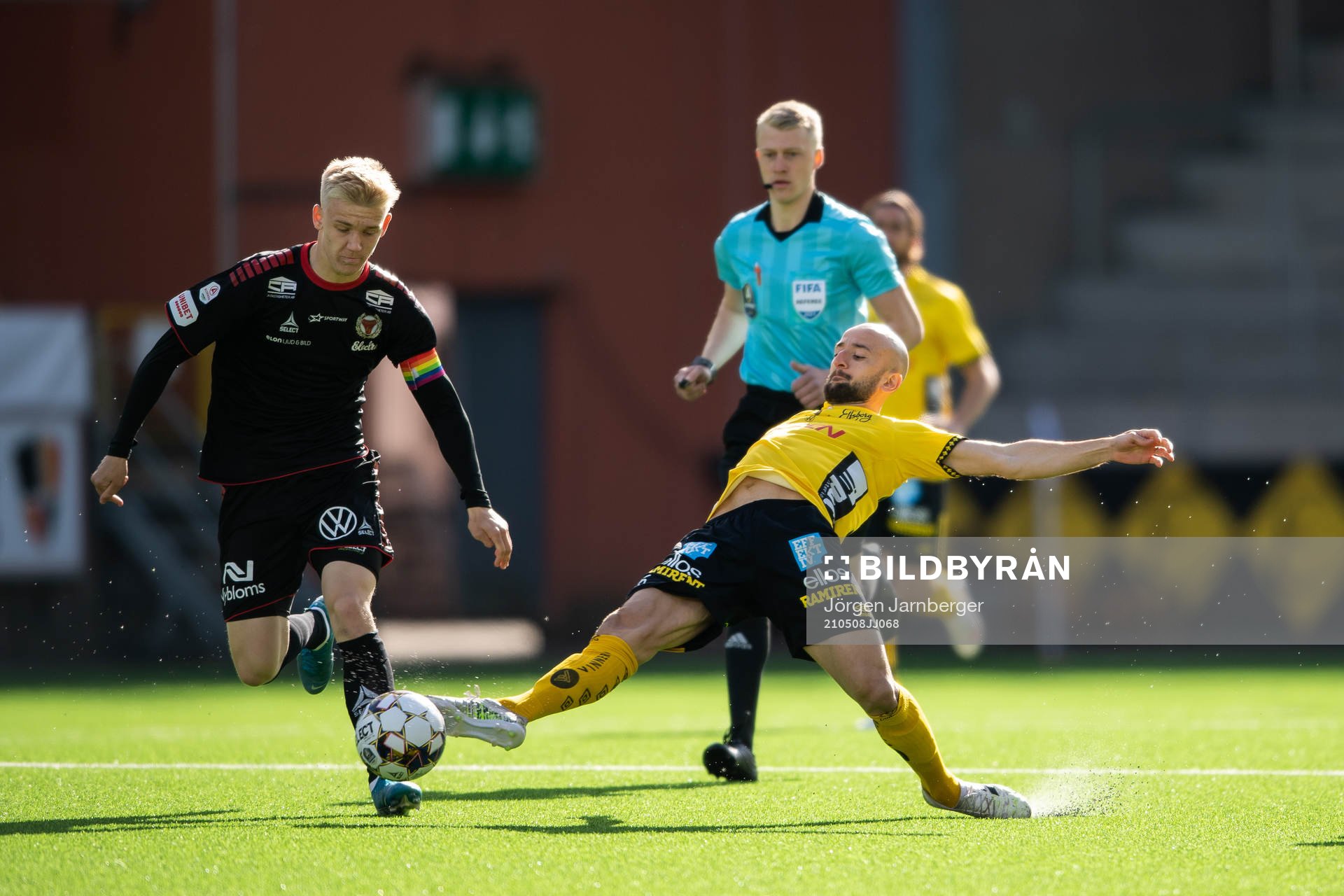 Elfsborgs Robert Gojani och Kalmars Carl Gustafsson