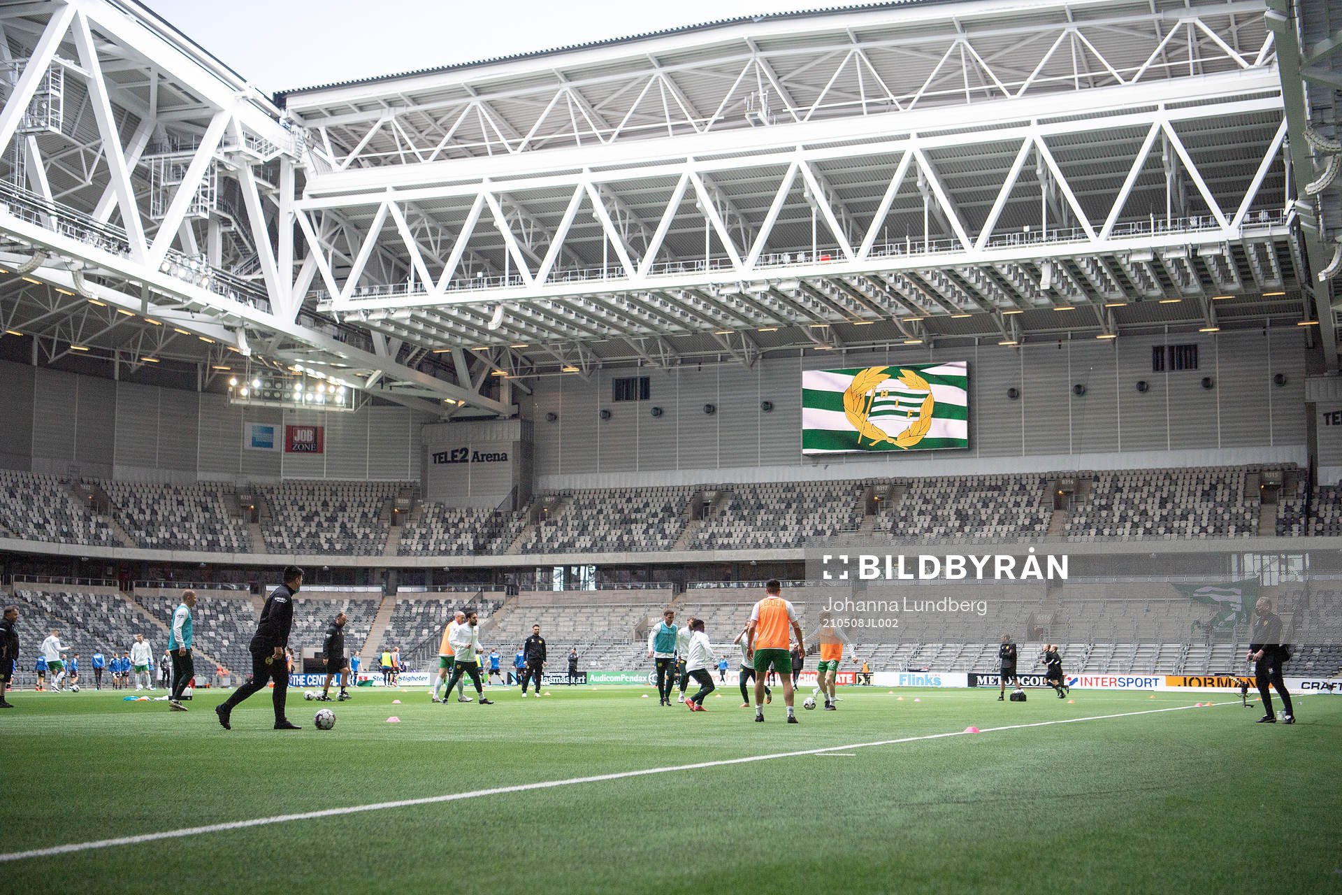 Hammarbys spelare värmer upp på Tele2 arena