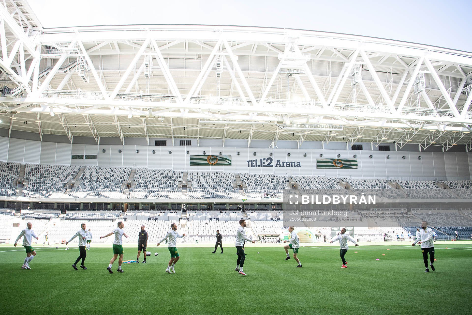 Hammarbys spelare värmer upp på Tele2 arena