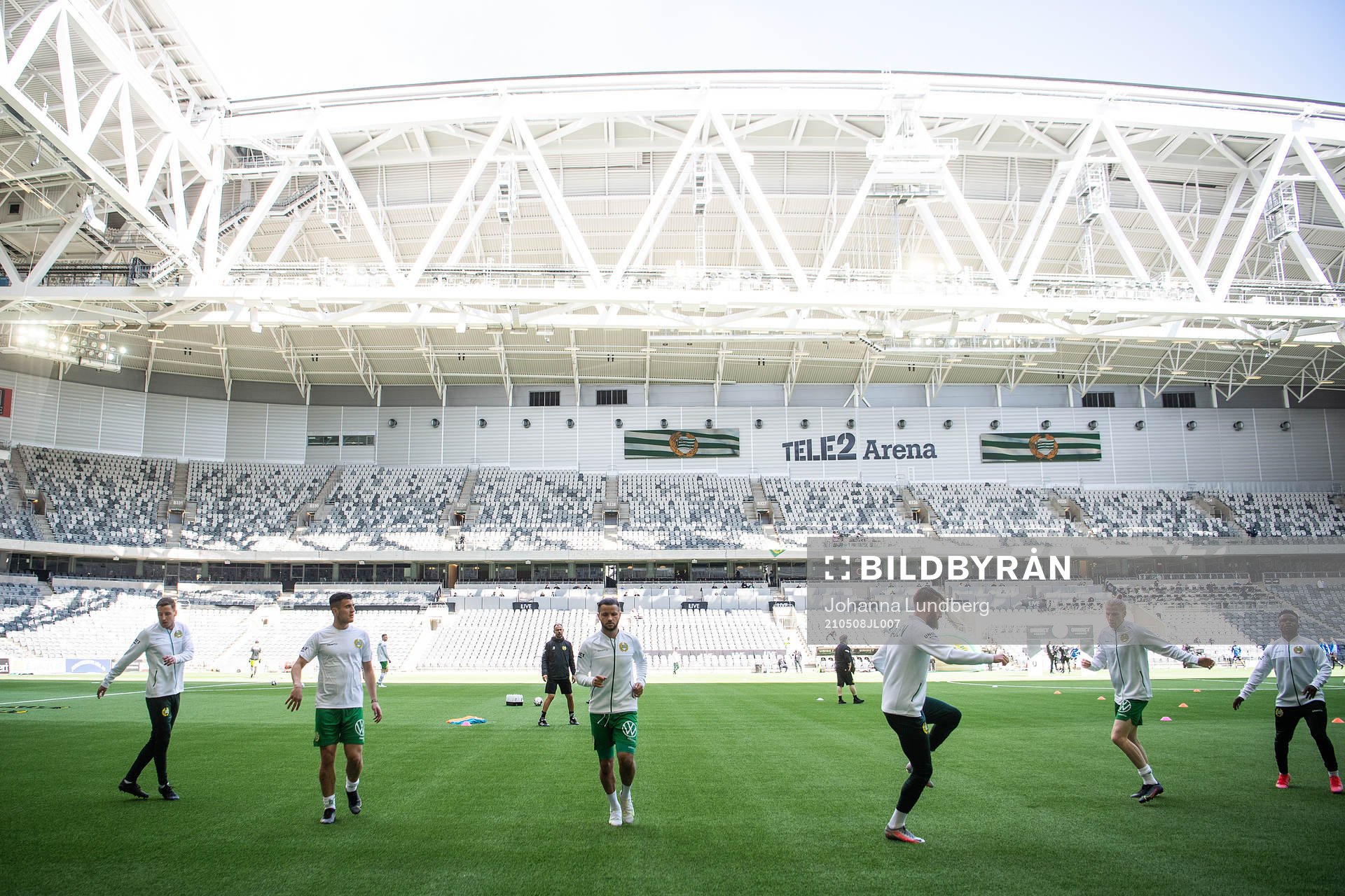 Hammarbys spelare värmer upp på Tele2 arena