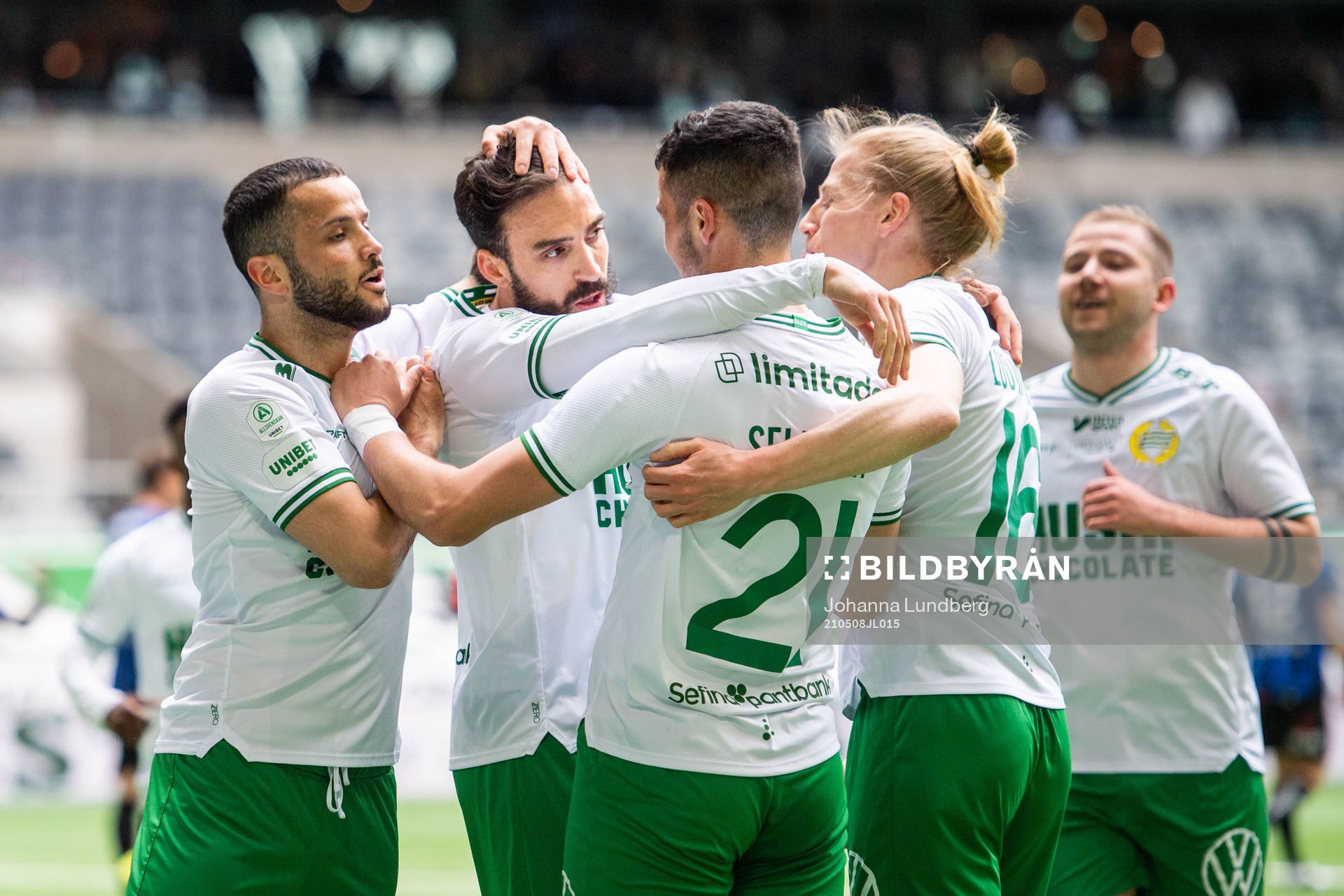 Hammarbys Abdul Khalili jublar med lagkamrater