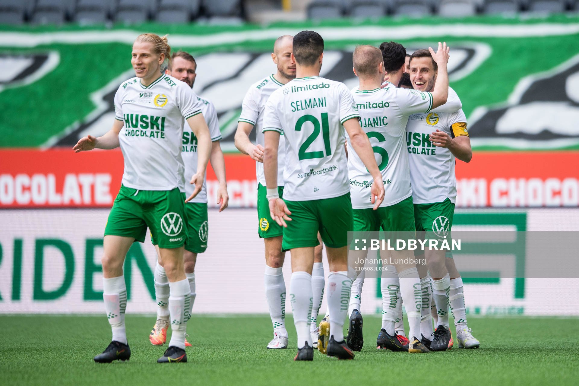 Hammarbys Jeppe Andersen jublar med lagkamrater