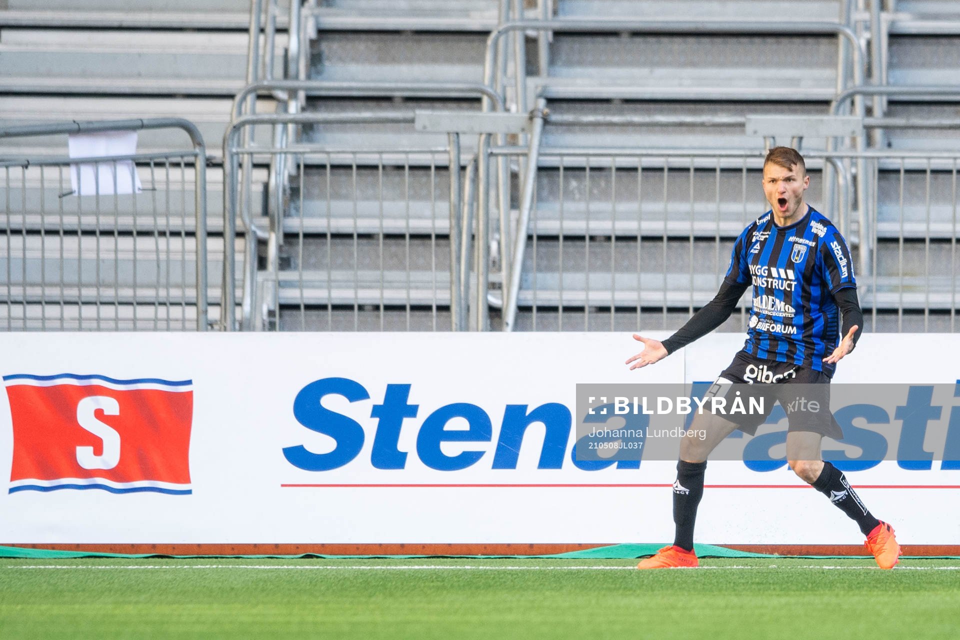 Sirius Ekin Bulut jublar efter 3-2 under fotbollsmatchen i Allsvenskan mellan Hammarby och Sirius den 8 maj 2021 i Stockholm. 