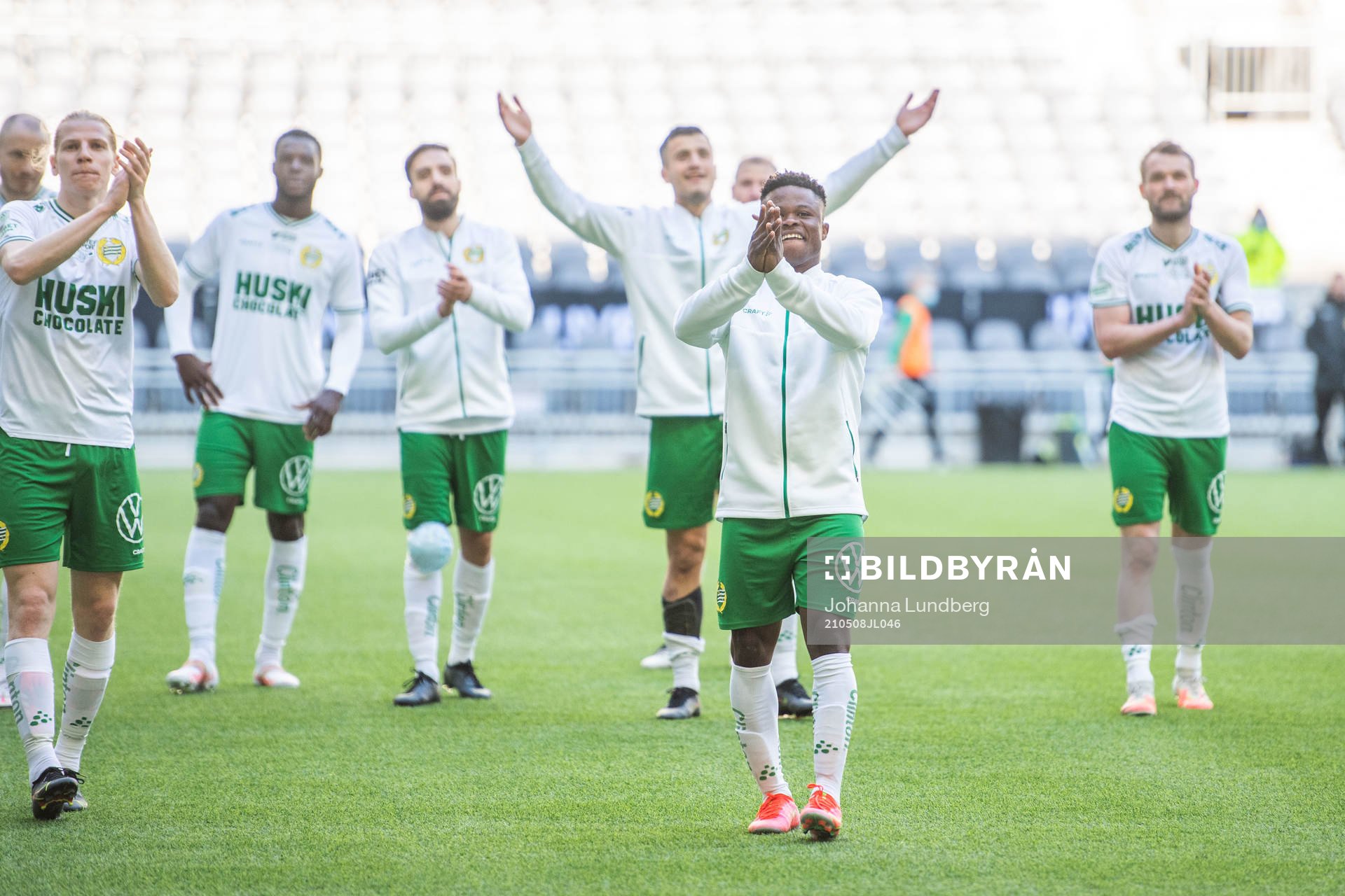 Hammarbys Akinkunmi Amoo jublar efter fotbollsmatchen i Allsvenskan mellan Hammarby och Sirius den 8 maj 2021 i Stockholm. 