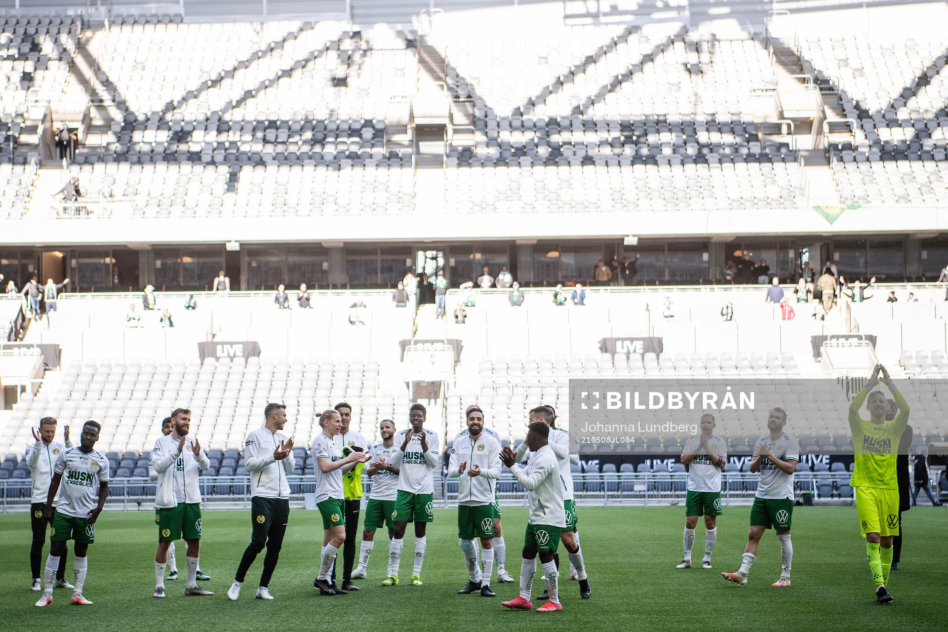 Hammarbys spelare jublar efter fotbollsmatchen i Allsvenskan mellan Hammarby och Sirius den 8 maj 2021 i Stockholm. 