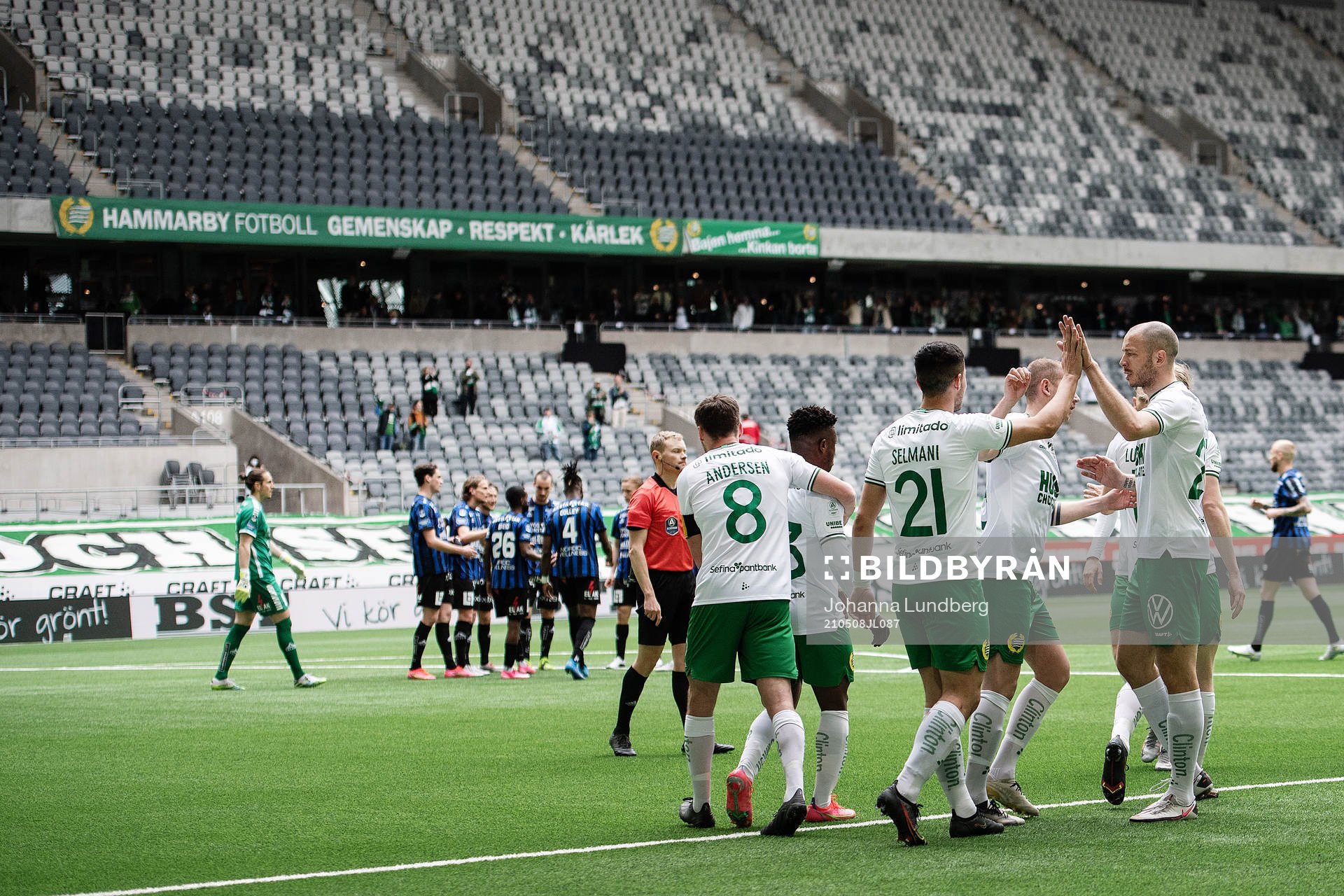 Hammarbys spelare jublar