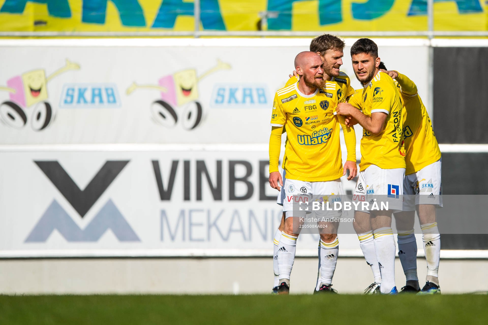 Falkenbergs Christoffer Carlsson jublar efter 3-2 under fotbollsmatchen i Superettan mellan Falkenberg och Örgryte den 8 maj 2021 i Falkenberg.