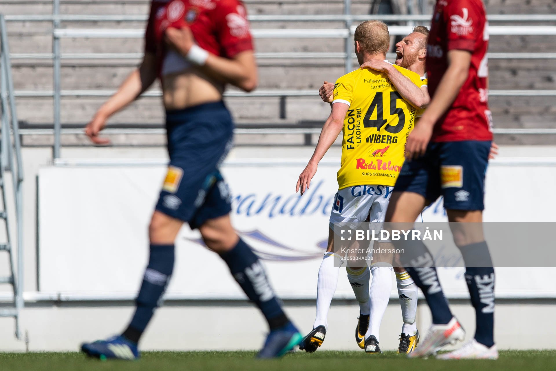 Falkenbergs Tobias Englund jublar