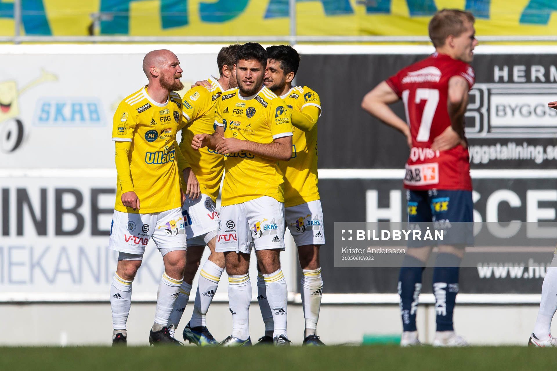 Falkenbergs Christoffer Carlsson jublar med lager efter 3-2 under fotbollsmatchen i Superettan mellan Falkenberg och Örgryte den 8 maj 2021 i Falkenberg.
