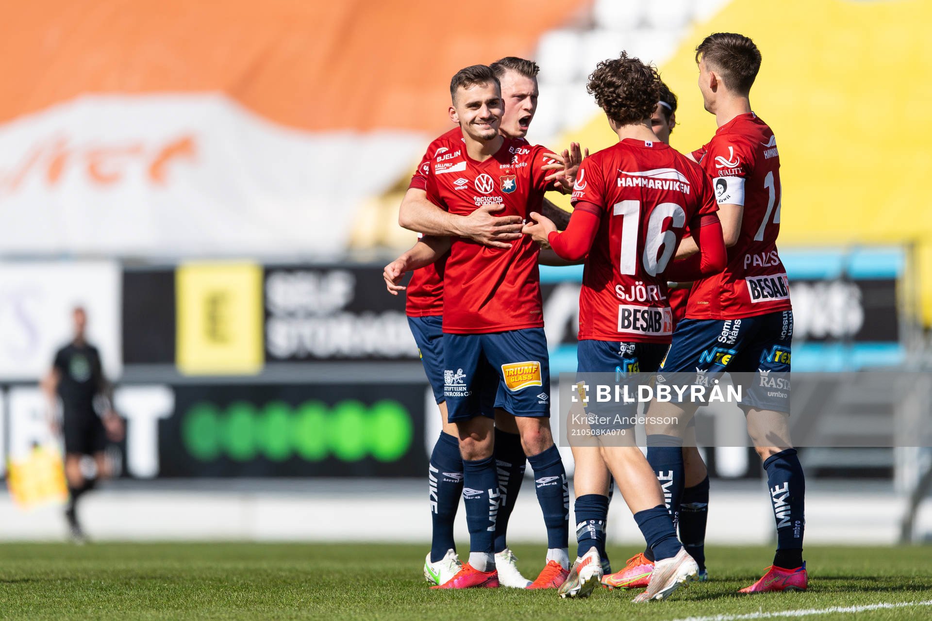 Örgrytes Ajdin Zeljkovic jublar efter 2-2 under fotbollsmatchen i Superettan mellan Falkenberg och Örgryte den 8 maj 2021 i Falkenberg.