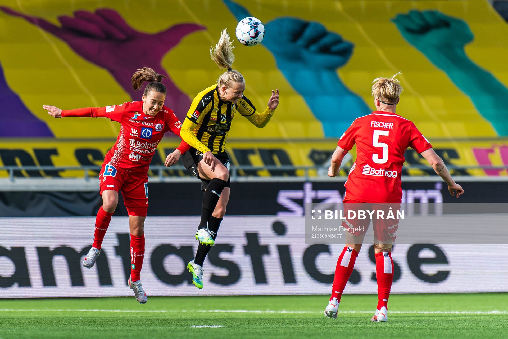 Linköpings Elin Landström och Häckens Stina Blackstenius