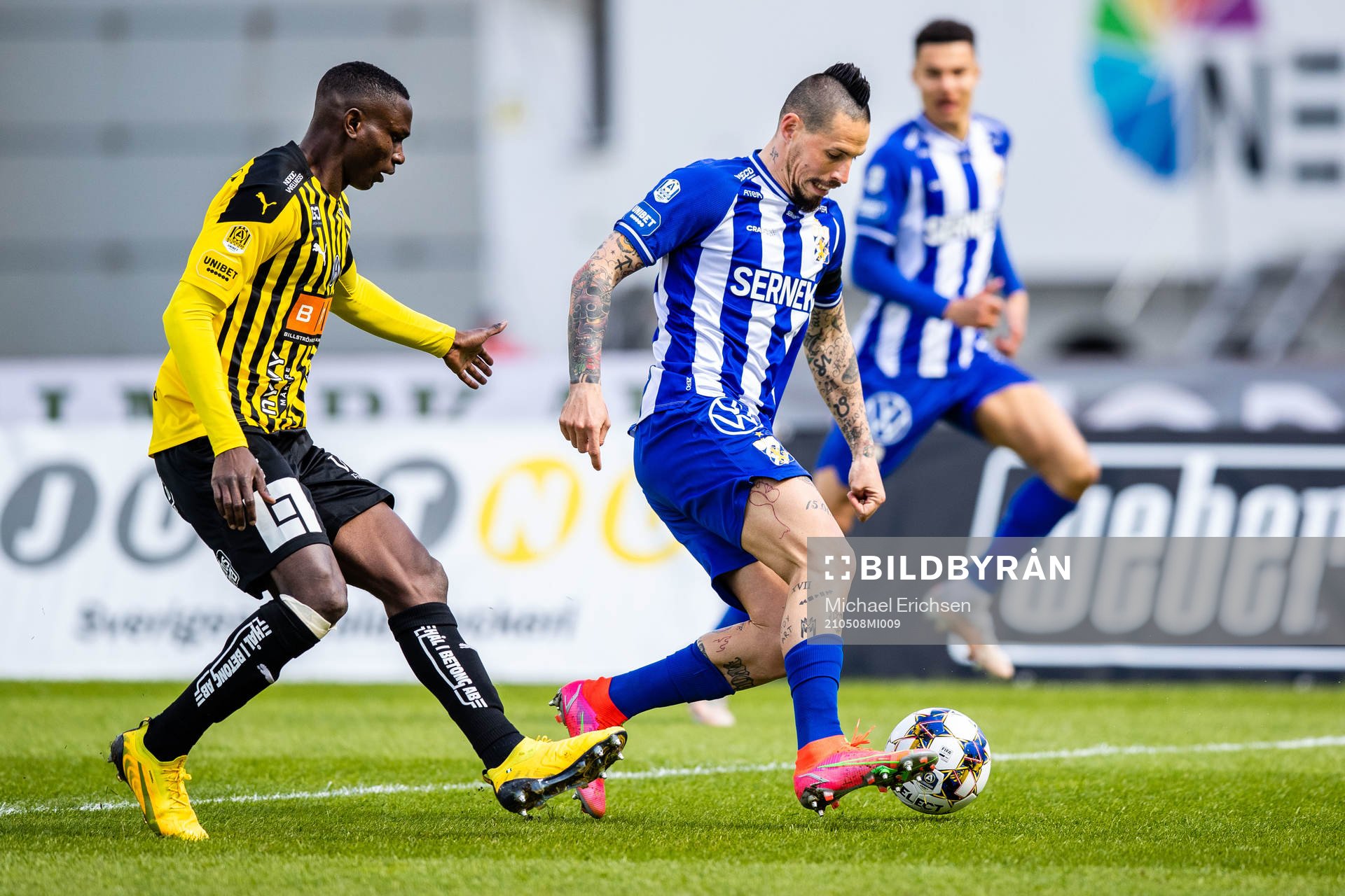 Häckens Godswill Ekpolo  och IFK Göteborgs Marek Hamsik