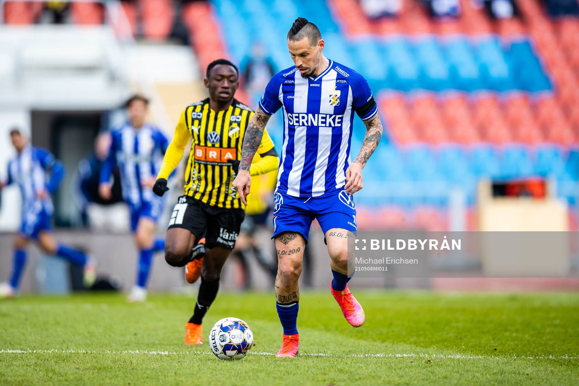 Häckens Benie Adama Traore och IFK Göteborgs Marek Hamsik