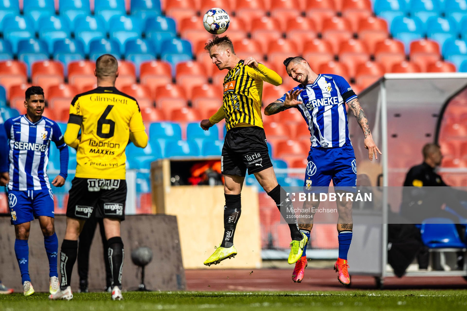 Häckens Gustav Berggren och IFK Göteborgs Marek Hamsik