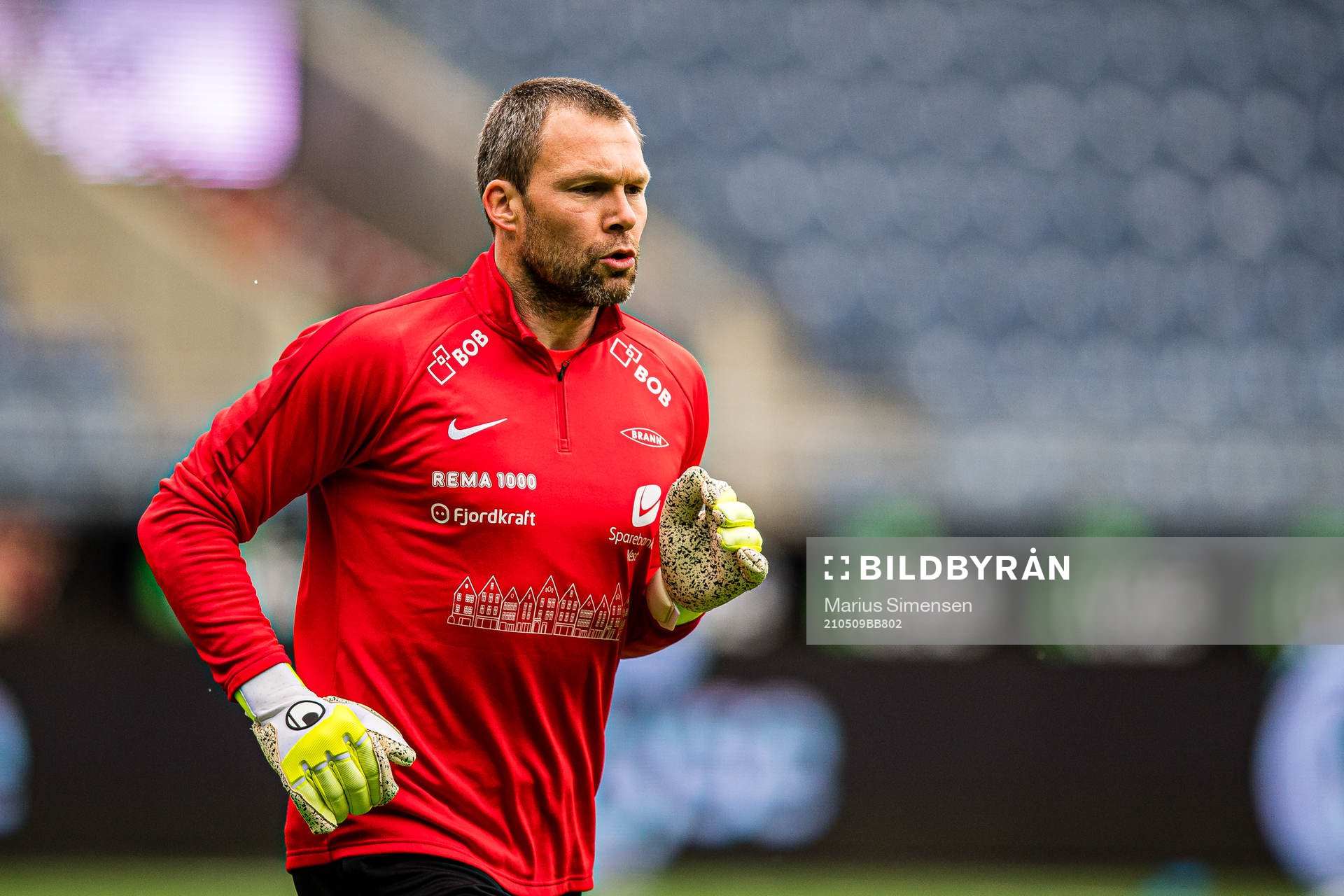 Håkon Eikemo Opdal of Brann warms up