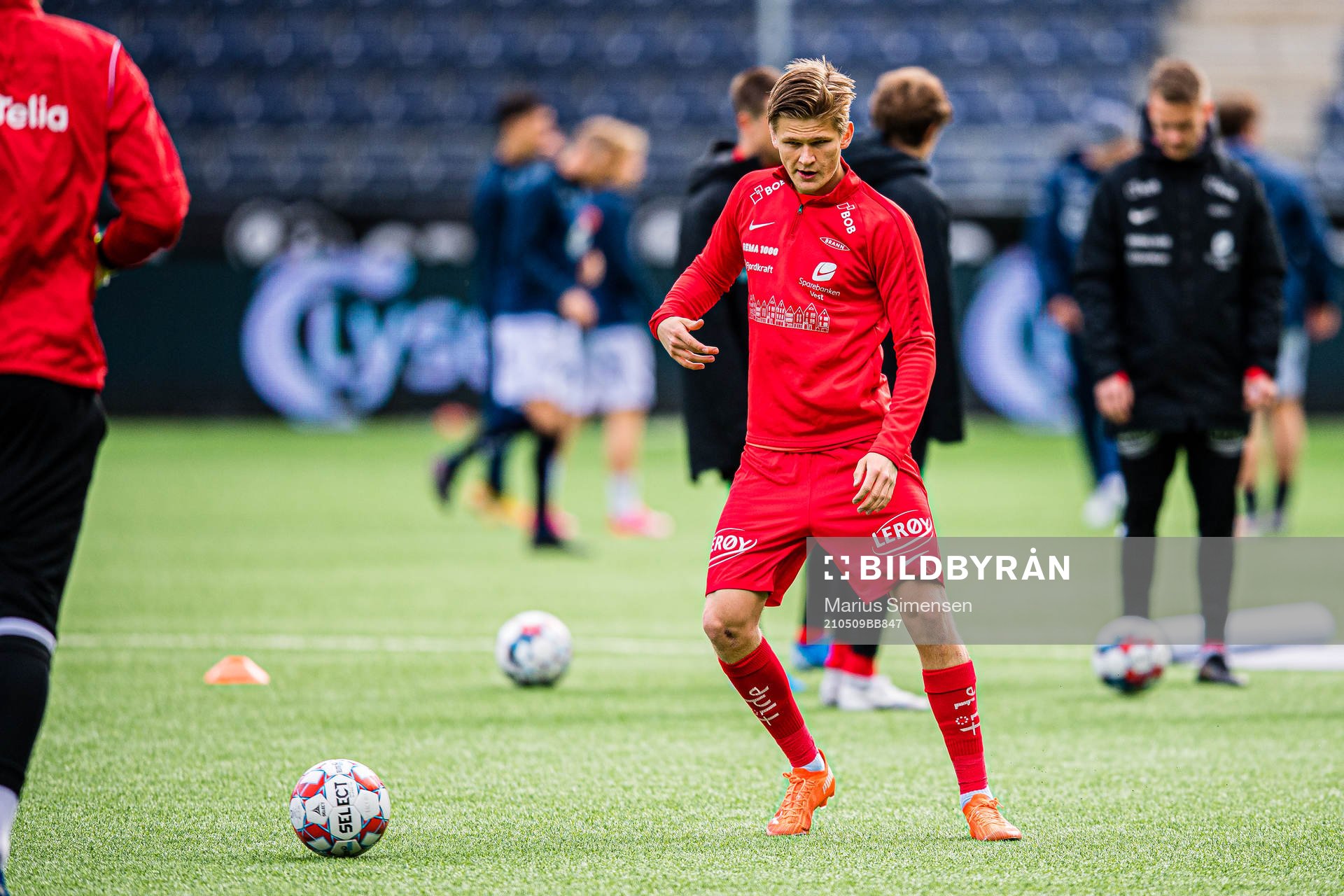 David Møller Wolfe of Brann warms up