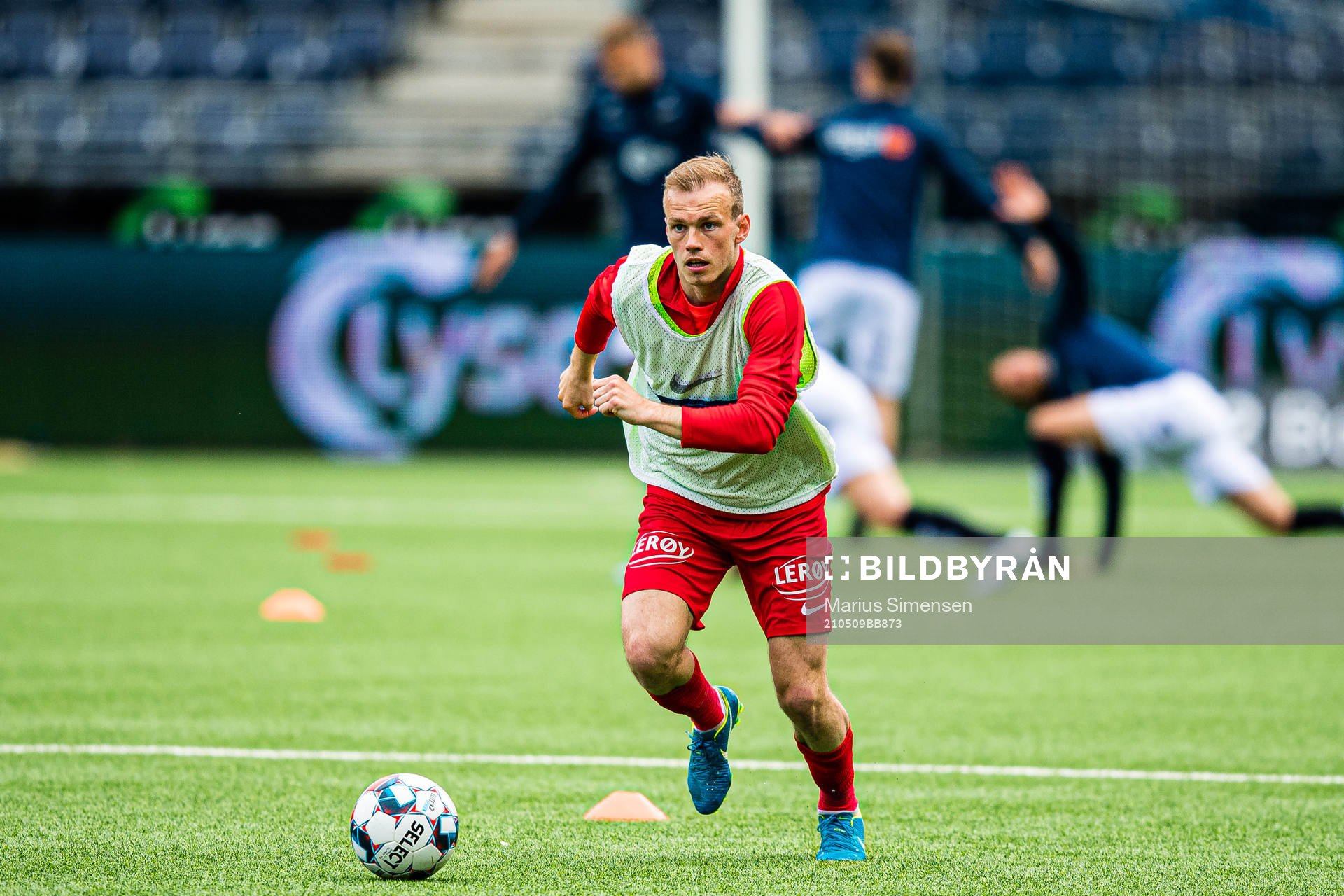 Petter Dahle Strand of Brann warms up