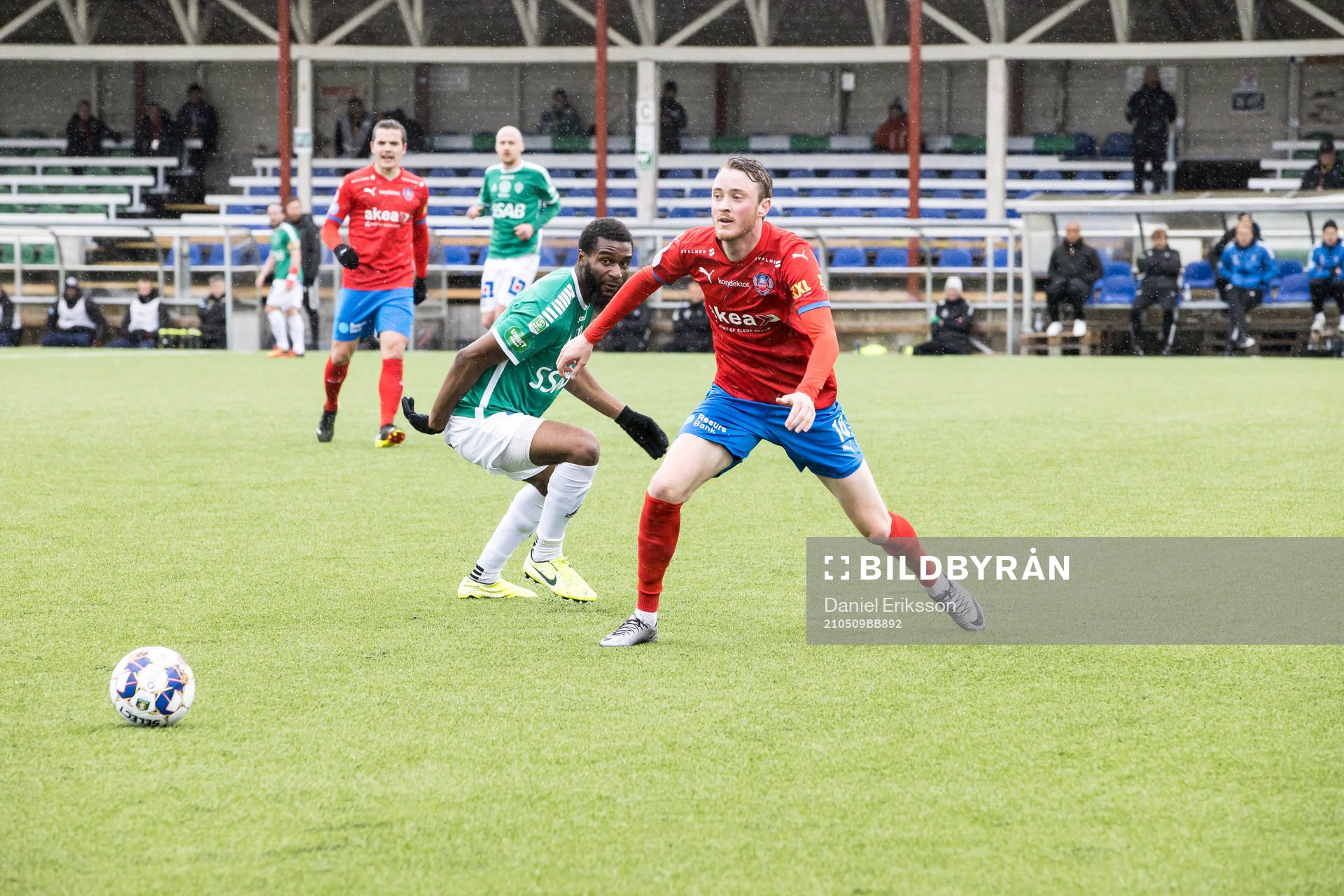 Brages Moses Makasi och Helsingborgs Rasmus Jönsson