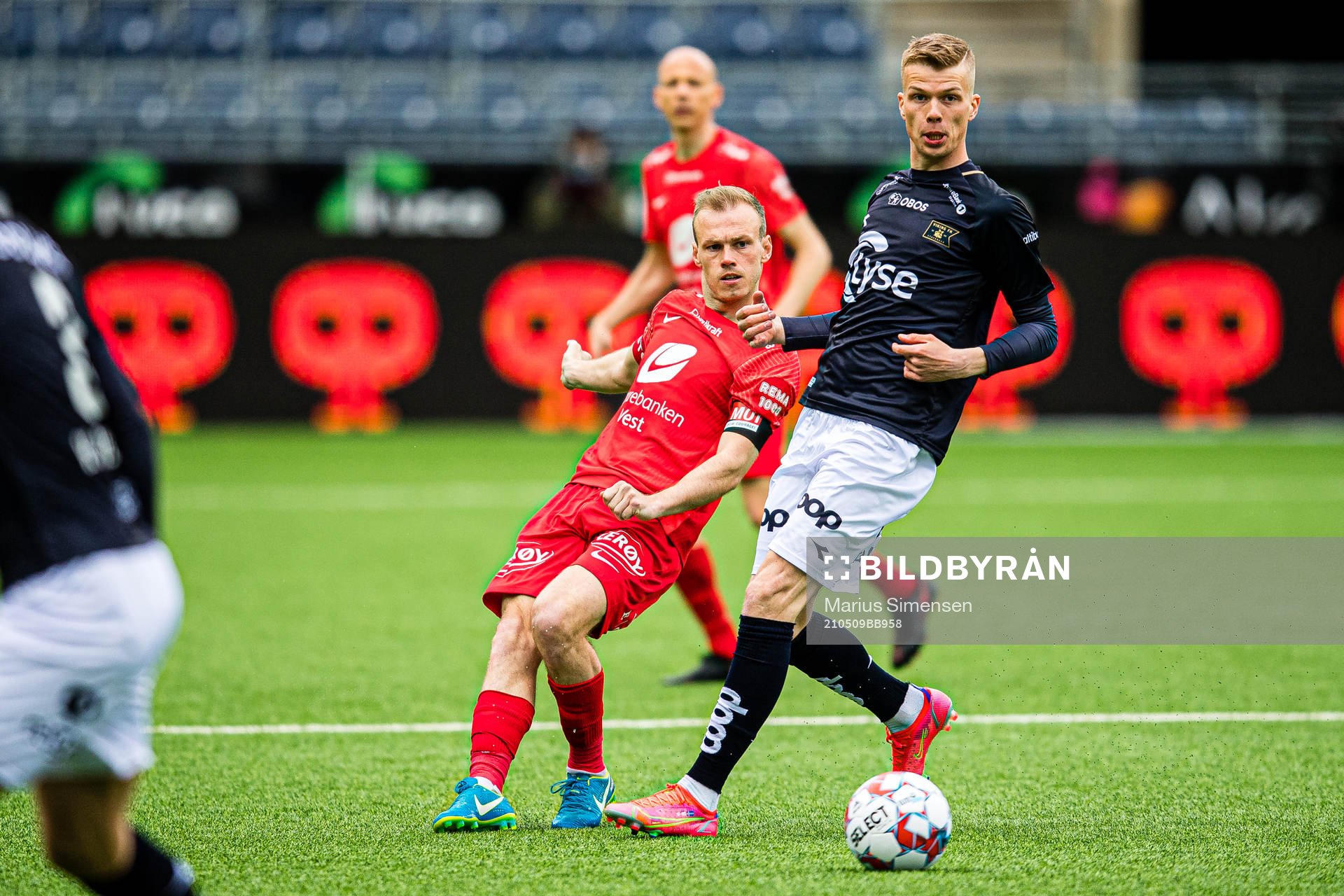 Petter Dahle Strand of Brann and Samuel Kari Fridjonsson of Viking during the Eliteserien match between Viking and Brann on May 9, 2021 in Stavanger.