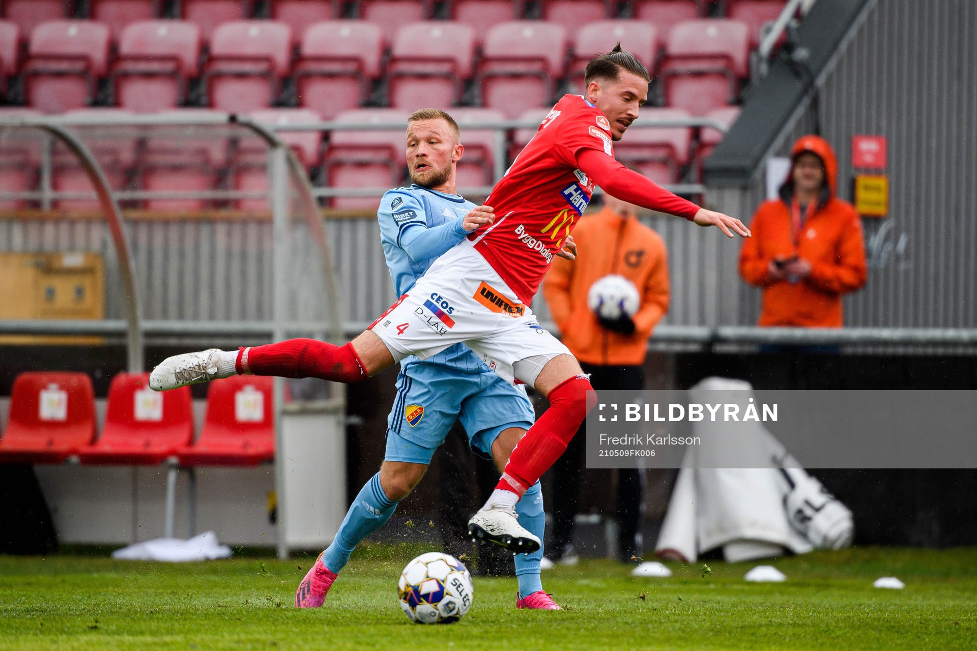 Djurgårdens Nicklas Bärkroth och Degerfors Daniel Janevski