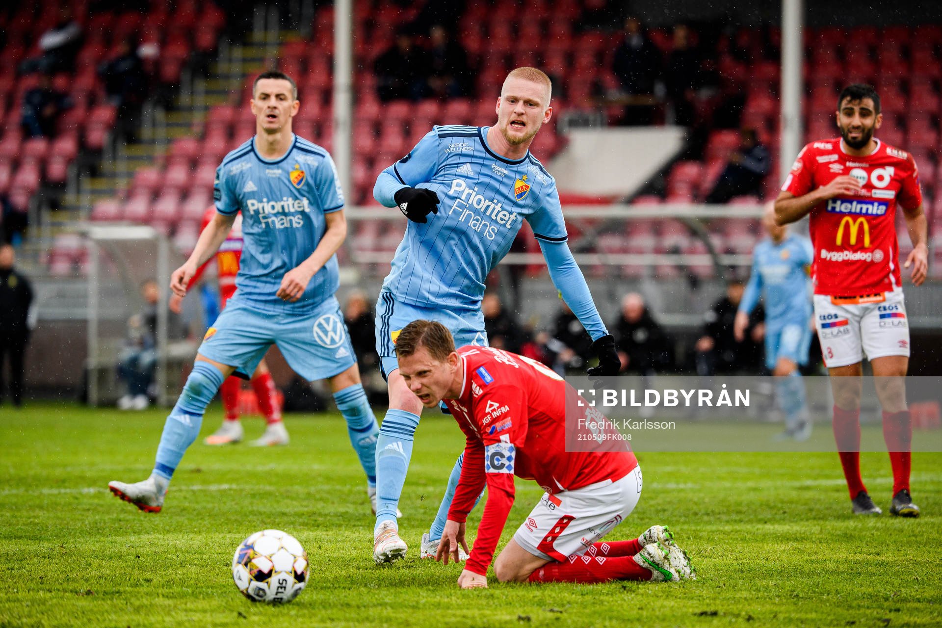 Djurgårdens Kalle Holmberg och Degerfors Johan Bertilsson