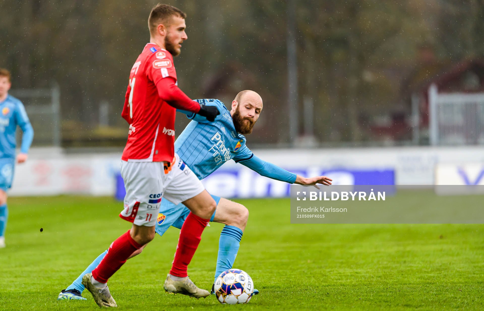 Degerfors Christos Gravius och Djurgårdens Curtis Edwards