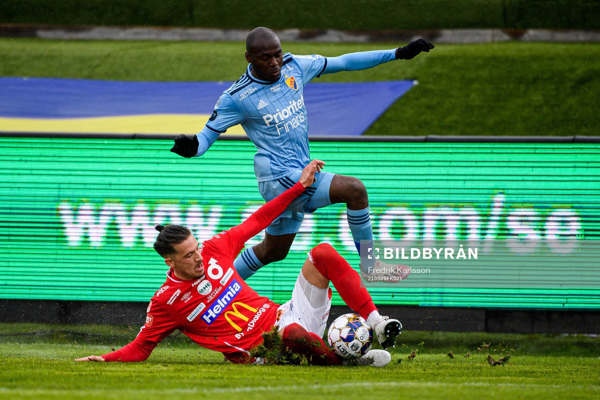 Degerfors Daniel Janevski och Djurgårdens Edward Chilufya