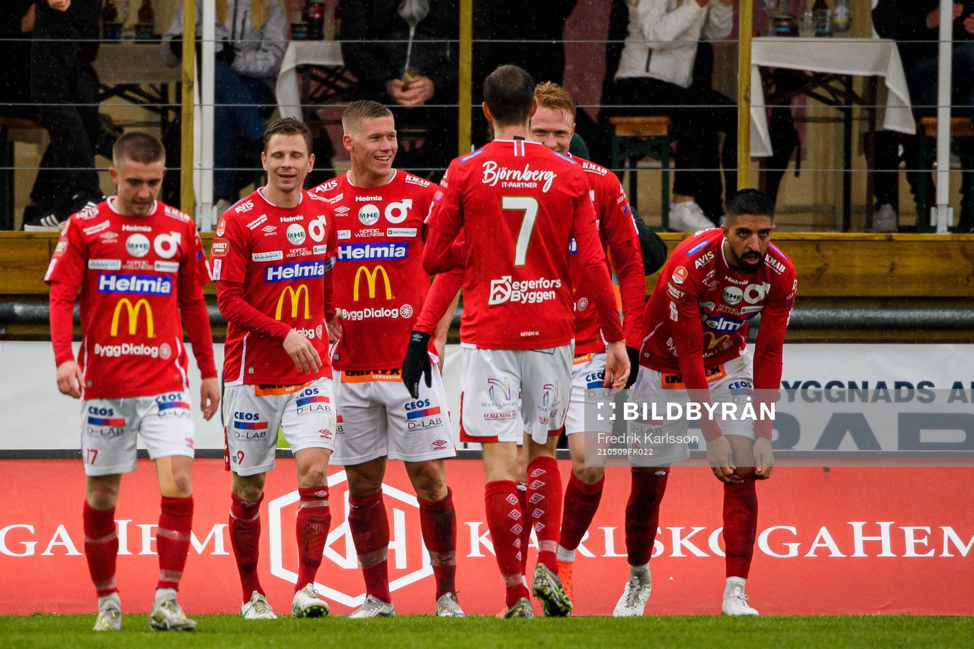 Degerfors spelare jublar