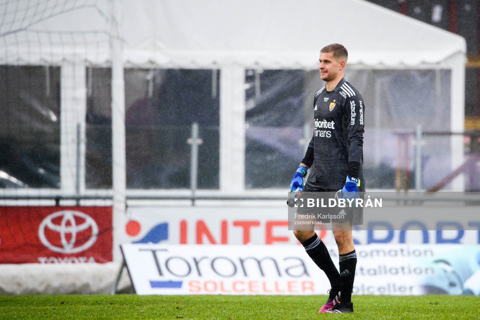 Djurgårdens målvakt Aleksandr Vasyutin deppar