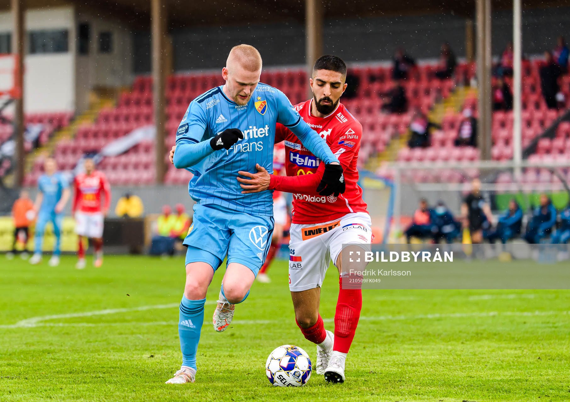 Djurgårdens Kalle Holmberg och Degerfors Sean Sabetkar