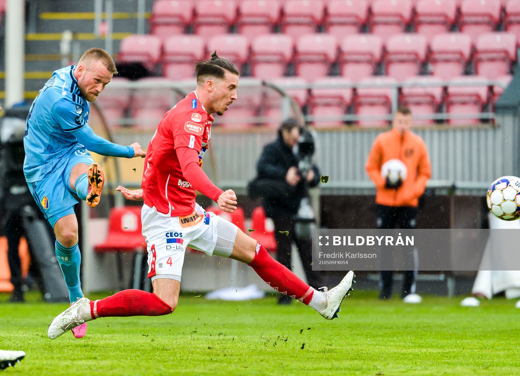 Djurgårdens Nicklas Bärkroth och Degerfors Daniel Janevski