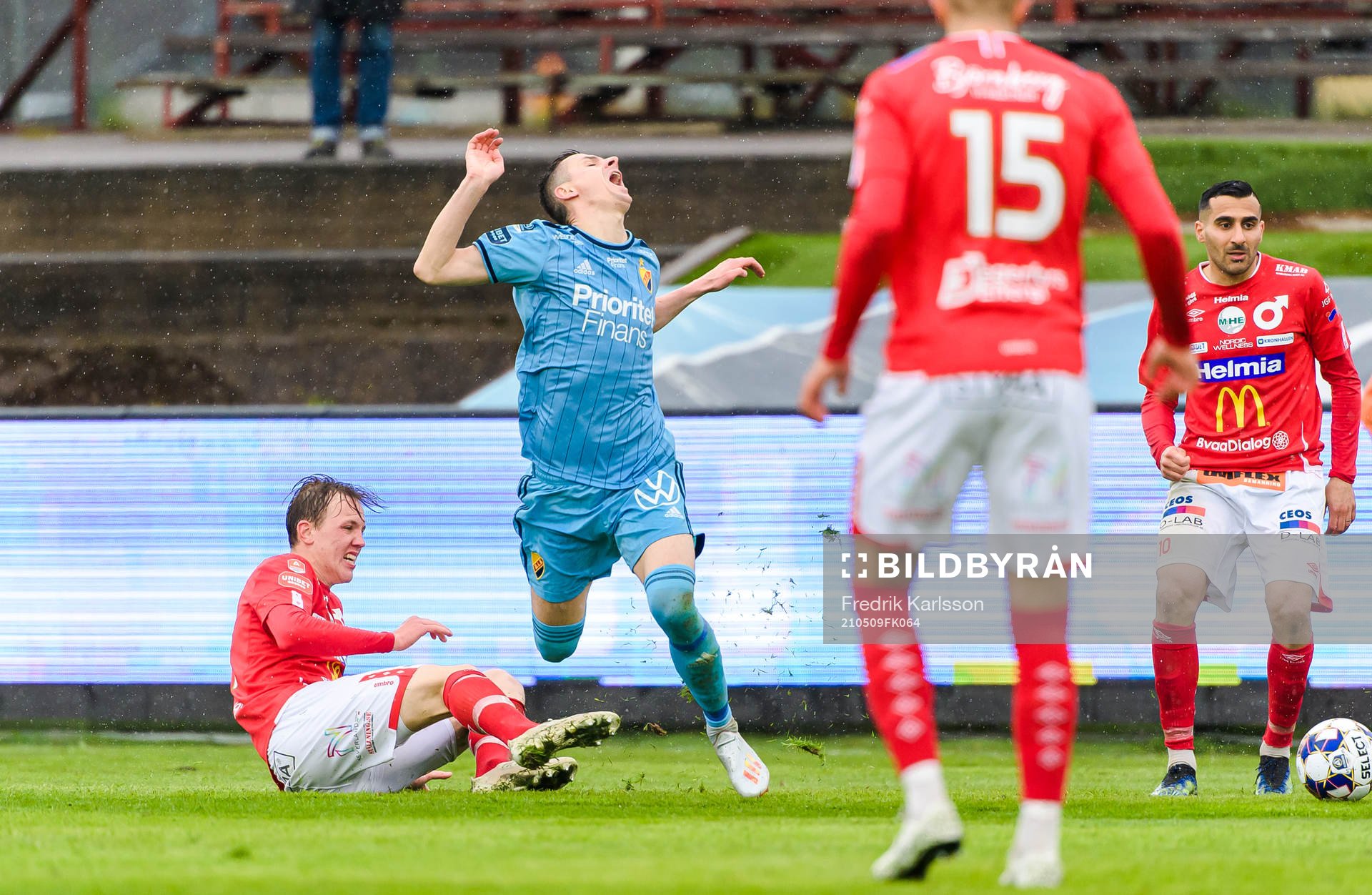 Degerfors Adam Carlén och Djurgårdens Haris Radetinac