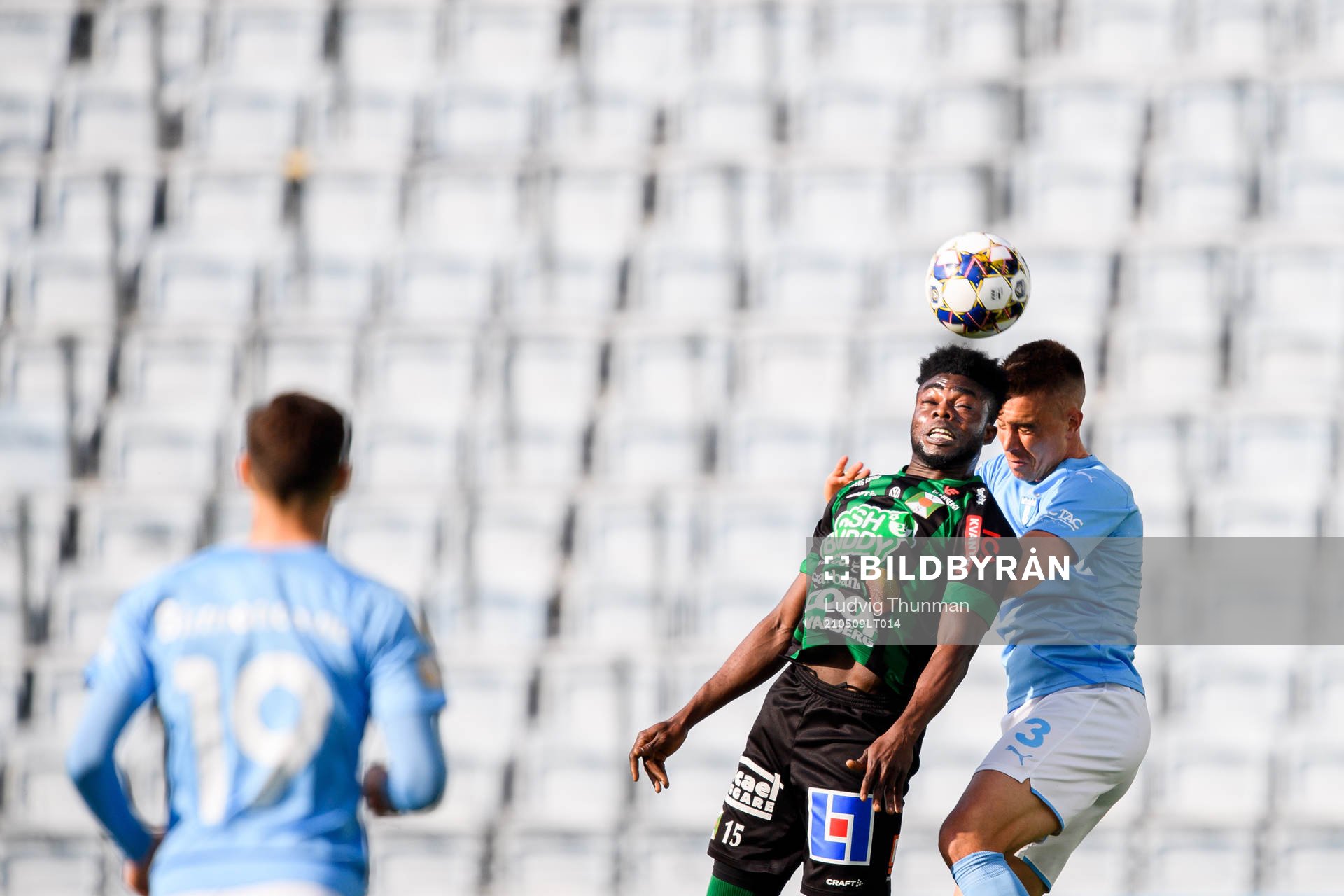 Malmö FFs Jonas Knudsen och Varbergs Gideon Mensah
