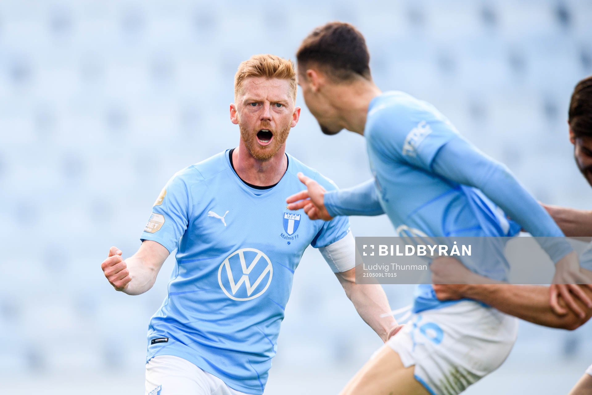 Malmö FFs Anders Christiansen och Veljko Birmancevic jublar efter 1-0 under fotbollsmatchen i Allsvenskan mellan Malmö FF och Varberg den 9 maj 2021 i Malmö.