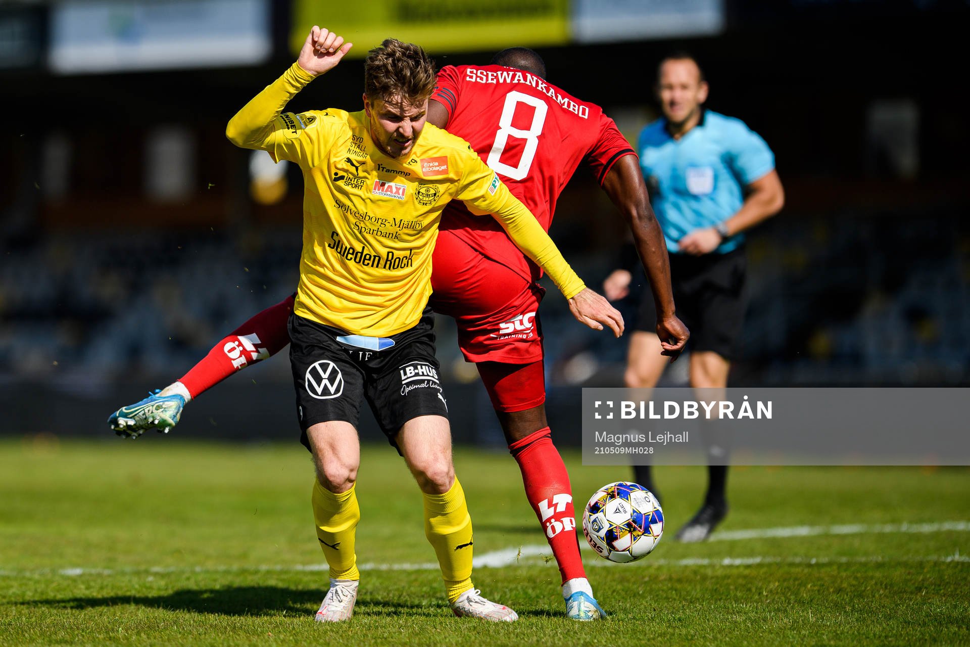Mjällbys Joel Nilsson och Östersunds Isak Ssewankambo