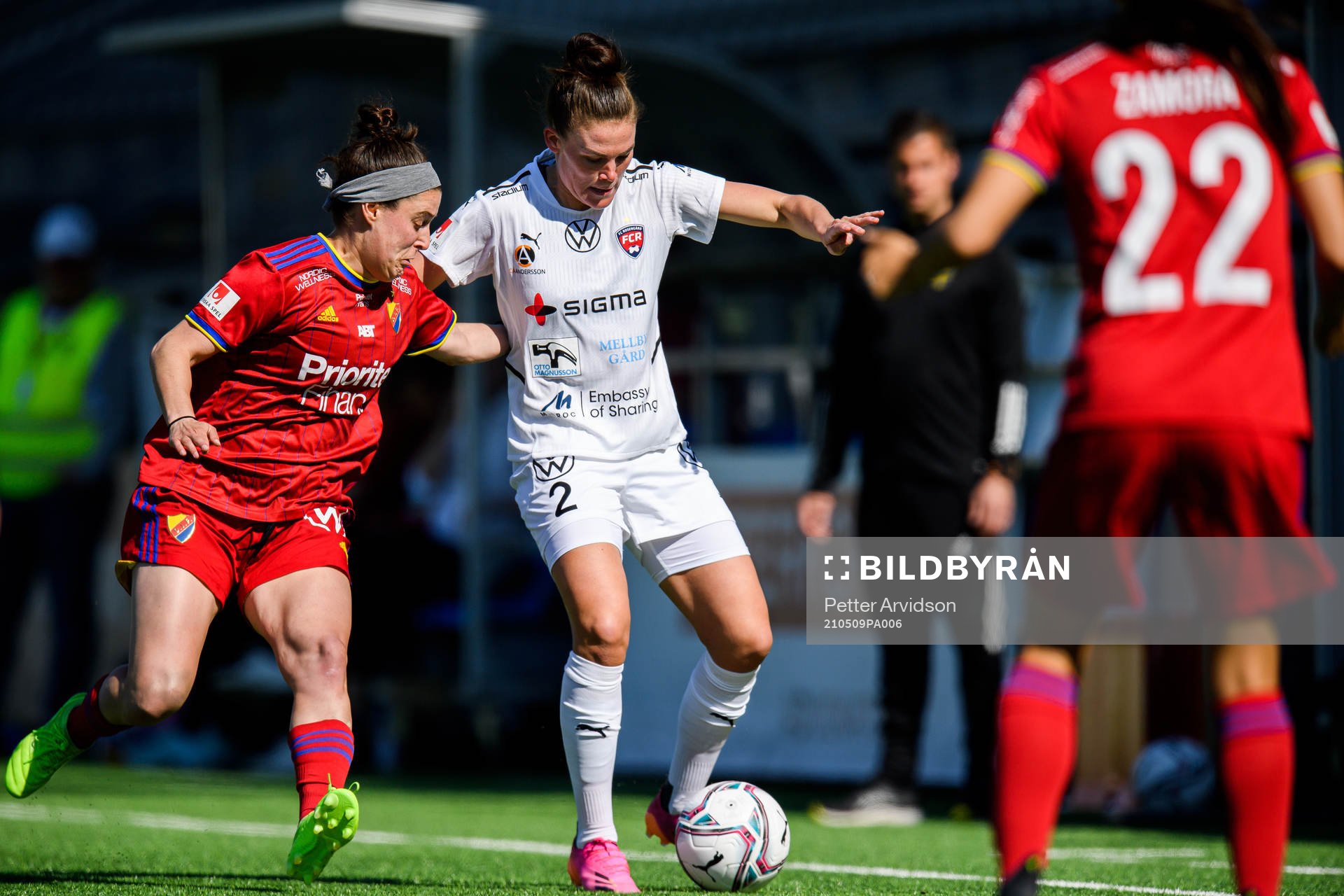 Djurgårdens Hayley Dowd och Rosengårds Katrine Veje