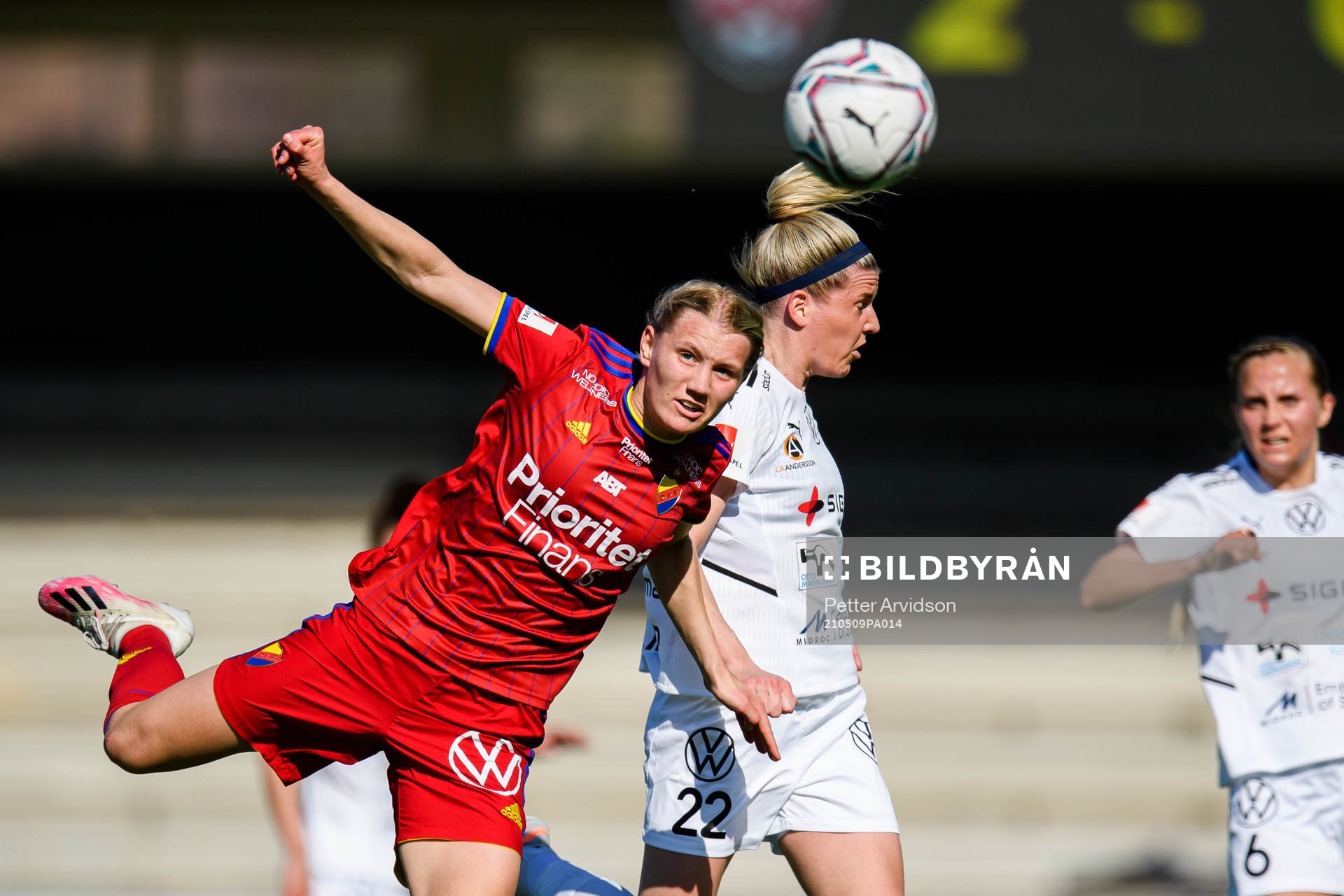 Djurgårdens Sara Olai  och Rosengårds Olivia Schough