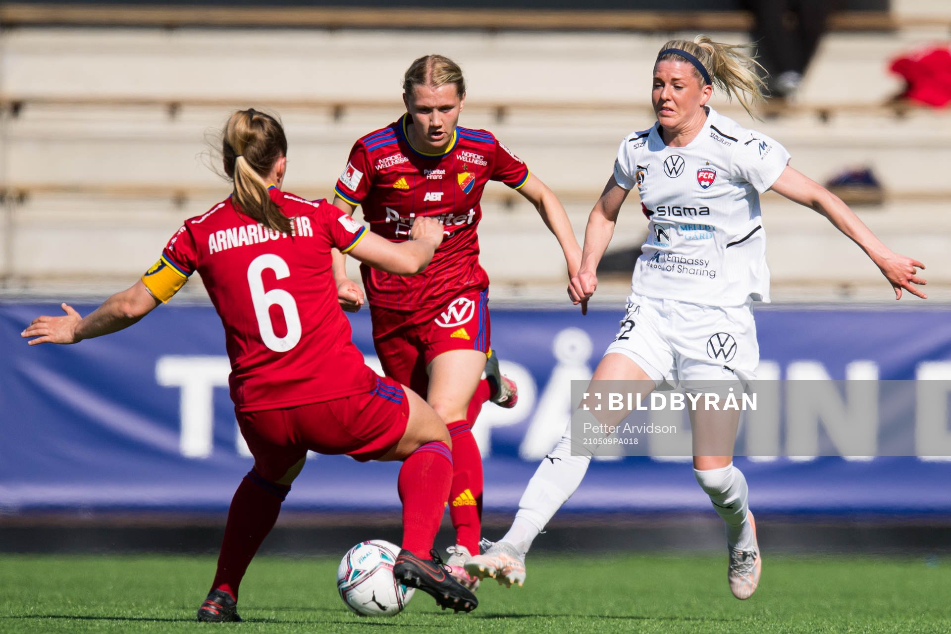 Djurgårdens Sara Olai och Rosengårds Olivia Schough