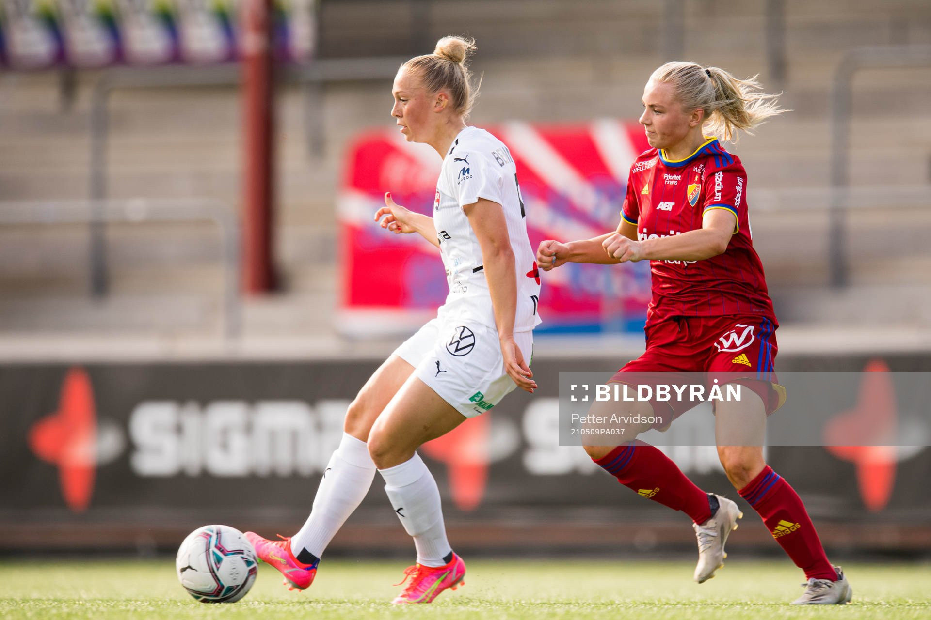 Rosengårds Hanna Bennison och Djurgårdens Louise Hvarfner