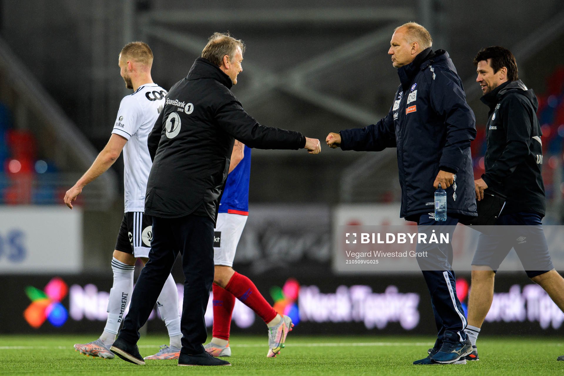 Åge Hareide, head coach of Rosenborg, and Dag-Eilev Fagermo, head coach of Vålerenga, after the Eliteserien football match between Vålerenga and Rosenborg on May 9, 2021 in Oslo.