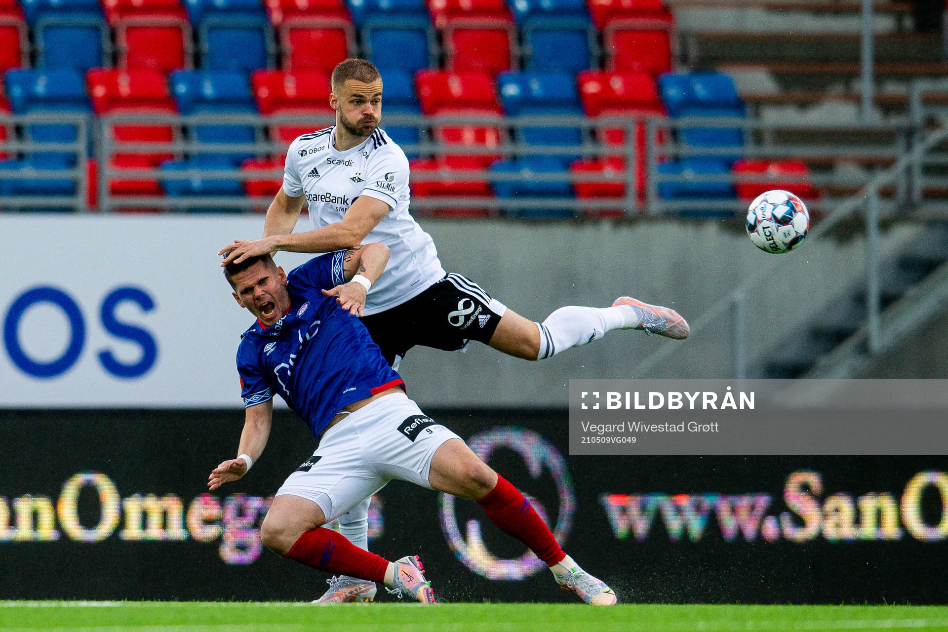 Vidar Örn Kjartansson of Vålerenga and Holmar Örn Eyjolfsson of Rosenborg during the Eliteserien football match between Vålerenga and Rosenborg on May 9, 2021 in Oslo.