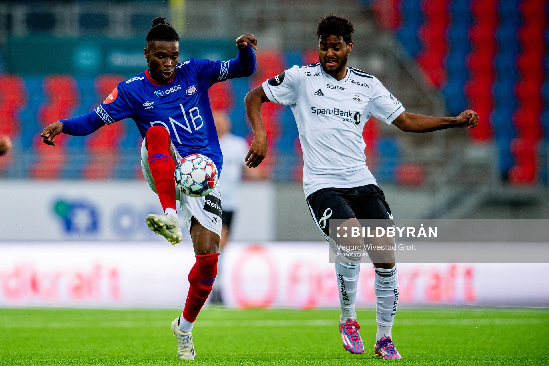 Sam Adekugbe of Vålerenga and Emil Ceide of Rosenborg during the Eliteserien football match between Vålerenga and Rosenborg on May 9, 2021 in Oslo.