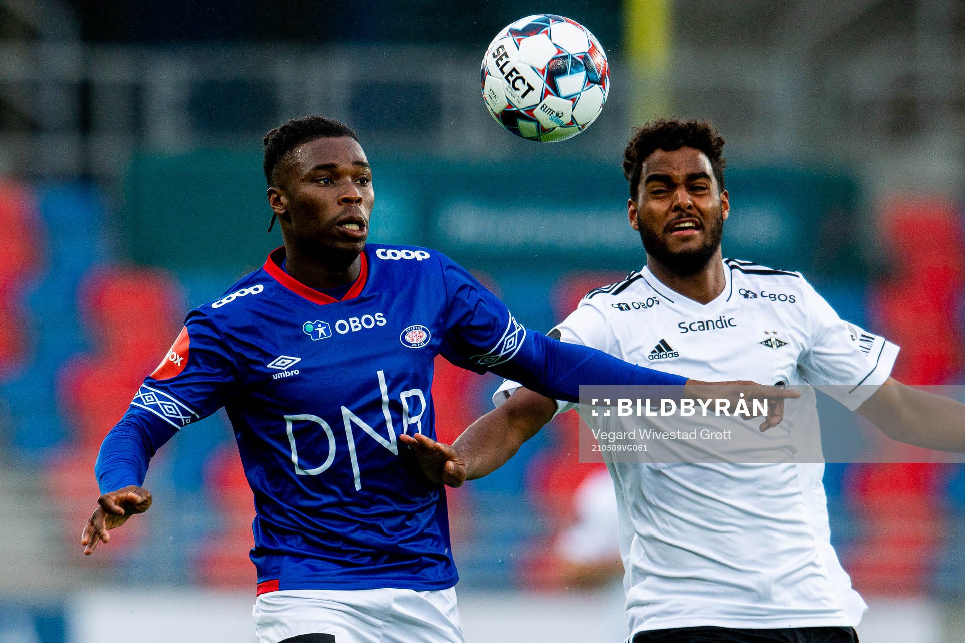 Sam Adekugbe of Vålerenga and Emil Ceide of Rosenborg during the Eliteserien football match between Vålerenga and Rosenborg on May 9, 2021 in Oslo.