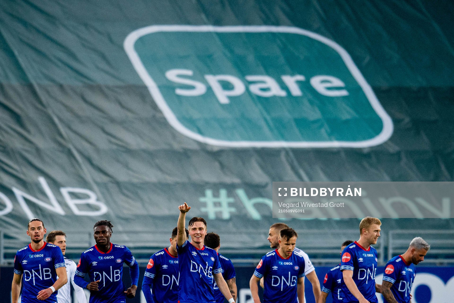 Christian Dahle Borchgrevink and the players of Vålerenga