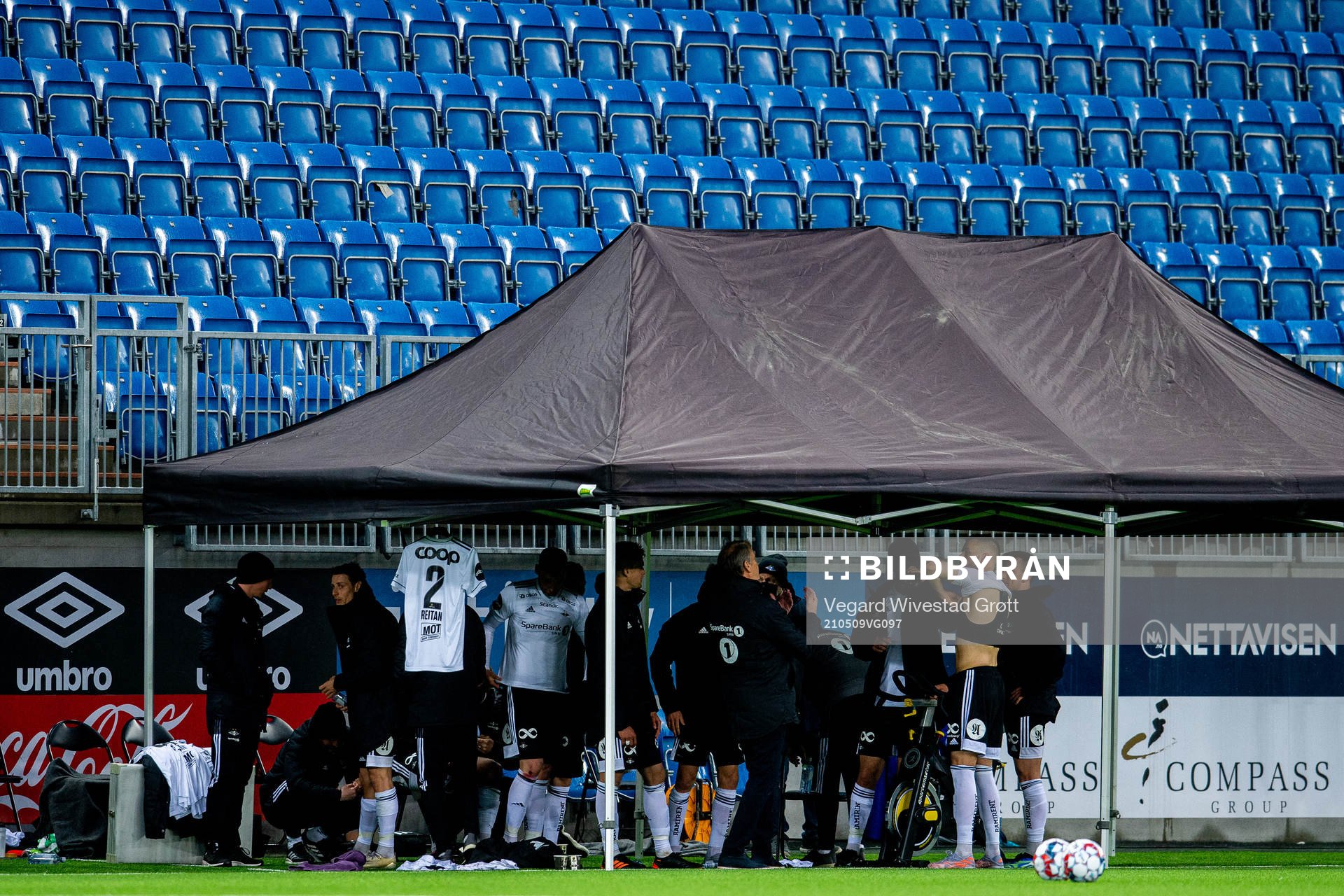 Holmar Örn Eyjolfsson and the players of Rosenborg at