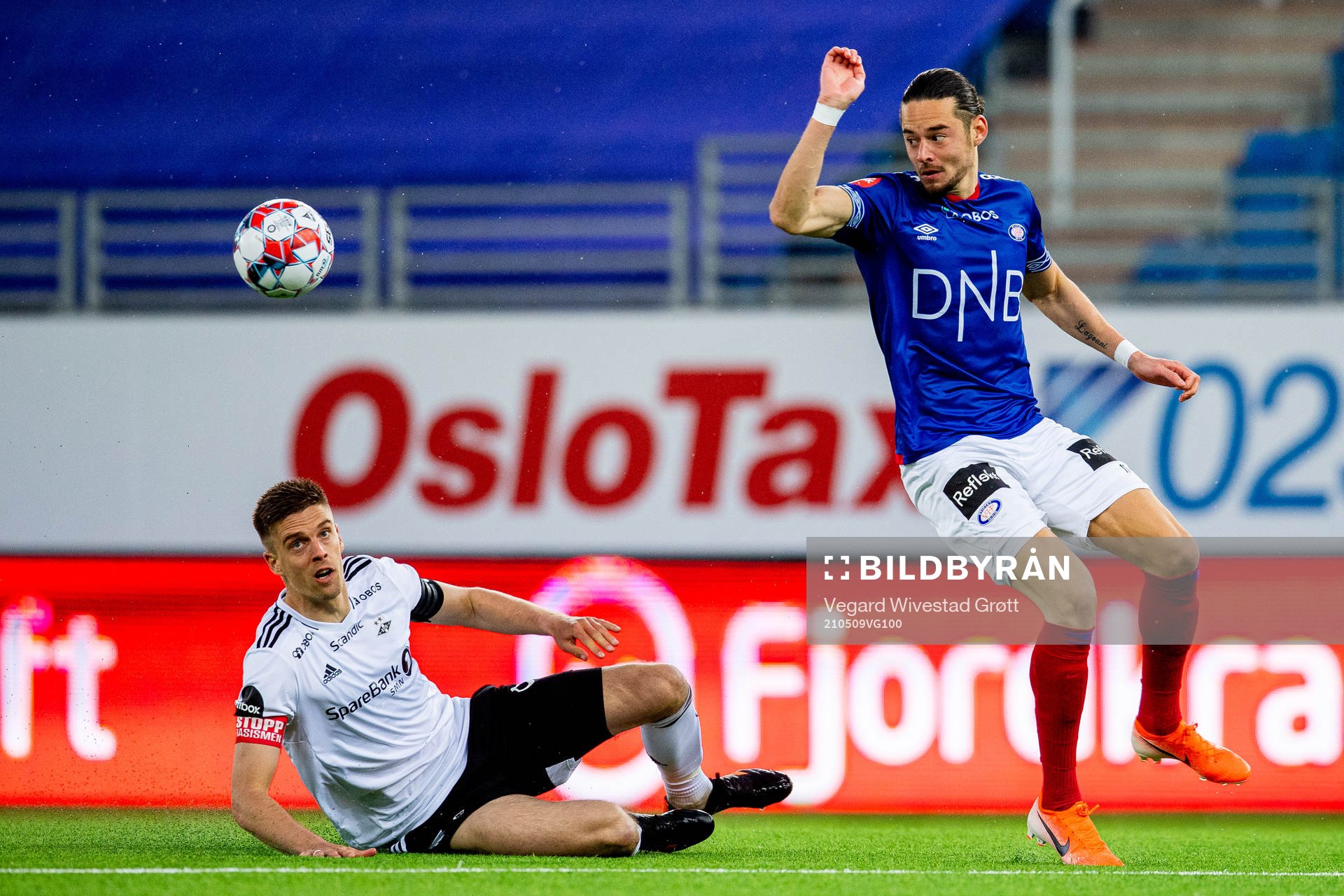 Markus Henriksen of Rosenborg and Amor Yonas Layoni of