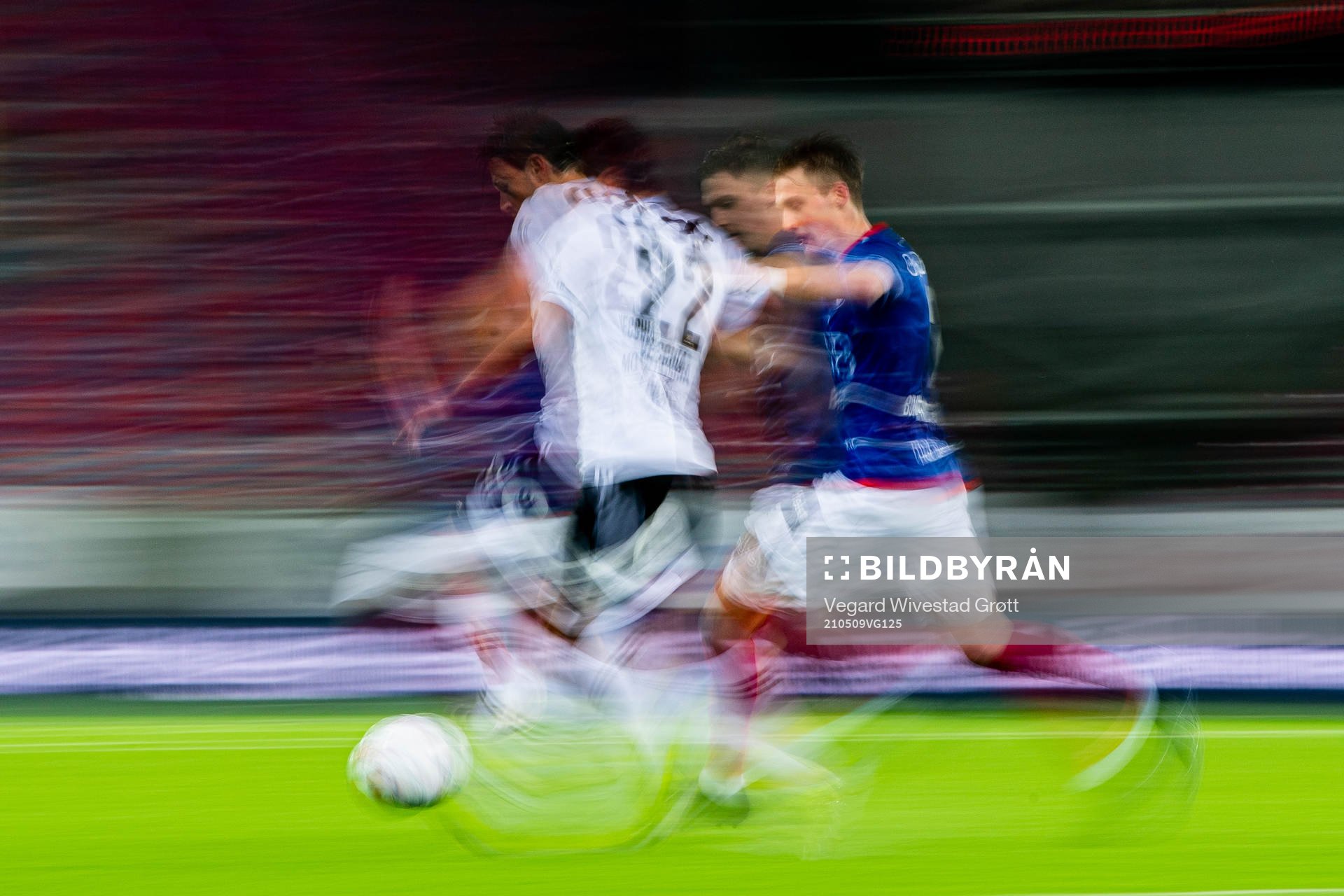 Stefano Vecchia of Rosenborg and Christian Dahle