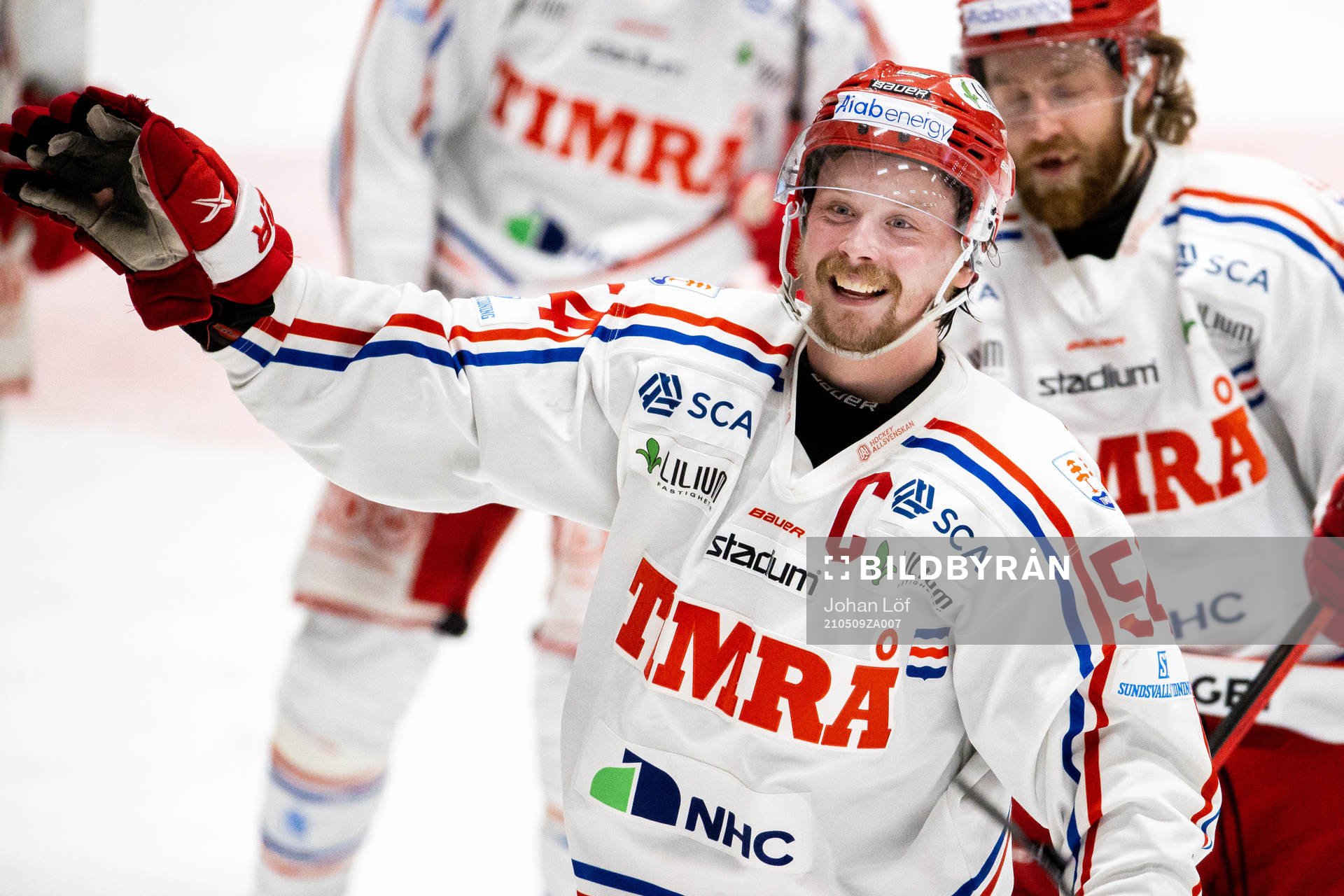 Timrås Jonathan Dahlén  jublar